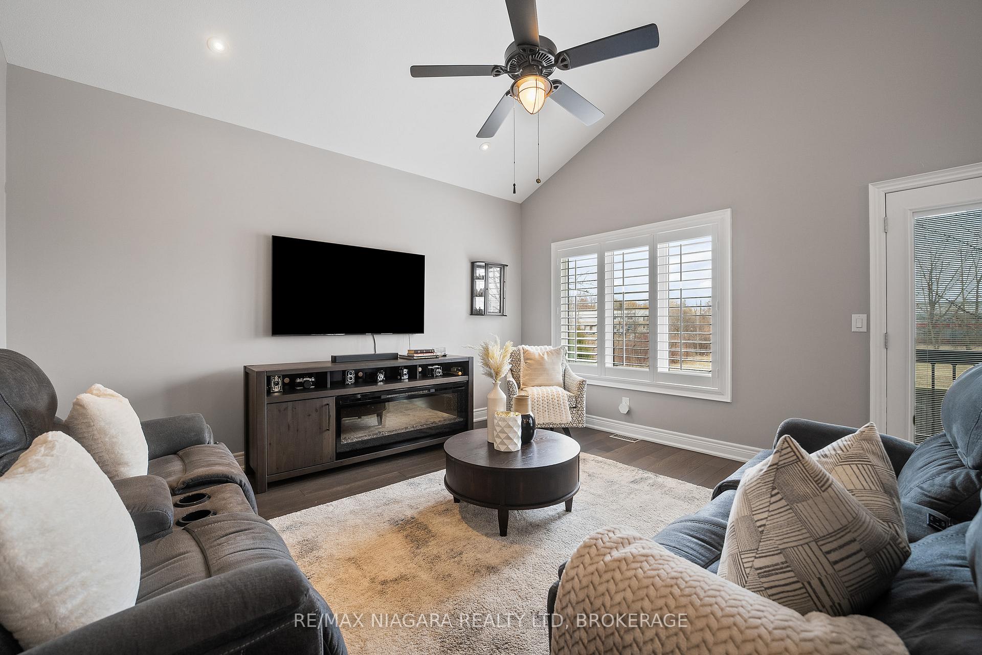 Photo 14 of 86 Parkside Drive, St. Catharines, Port Weller — HOMEH
