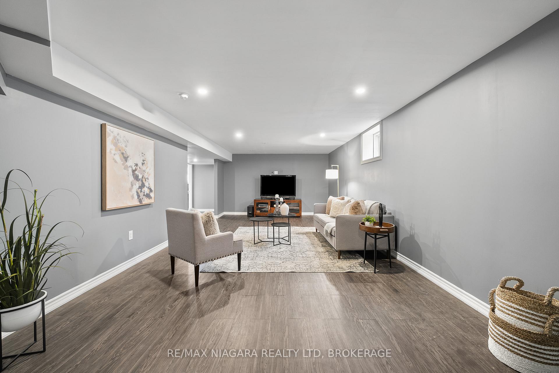 Photo 24 of 86 Parkside Drive, St. Catharines, Port Weller — HOMEH