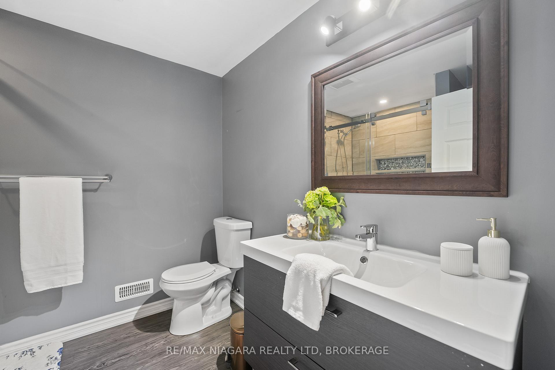 Photo 29 of 86 Parkside Drive, St. Catharines, Port Weller — HOMEH