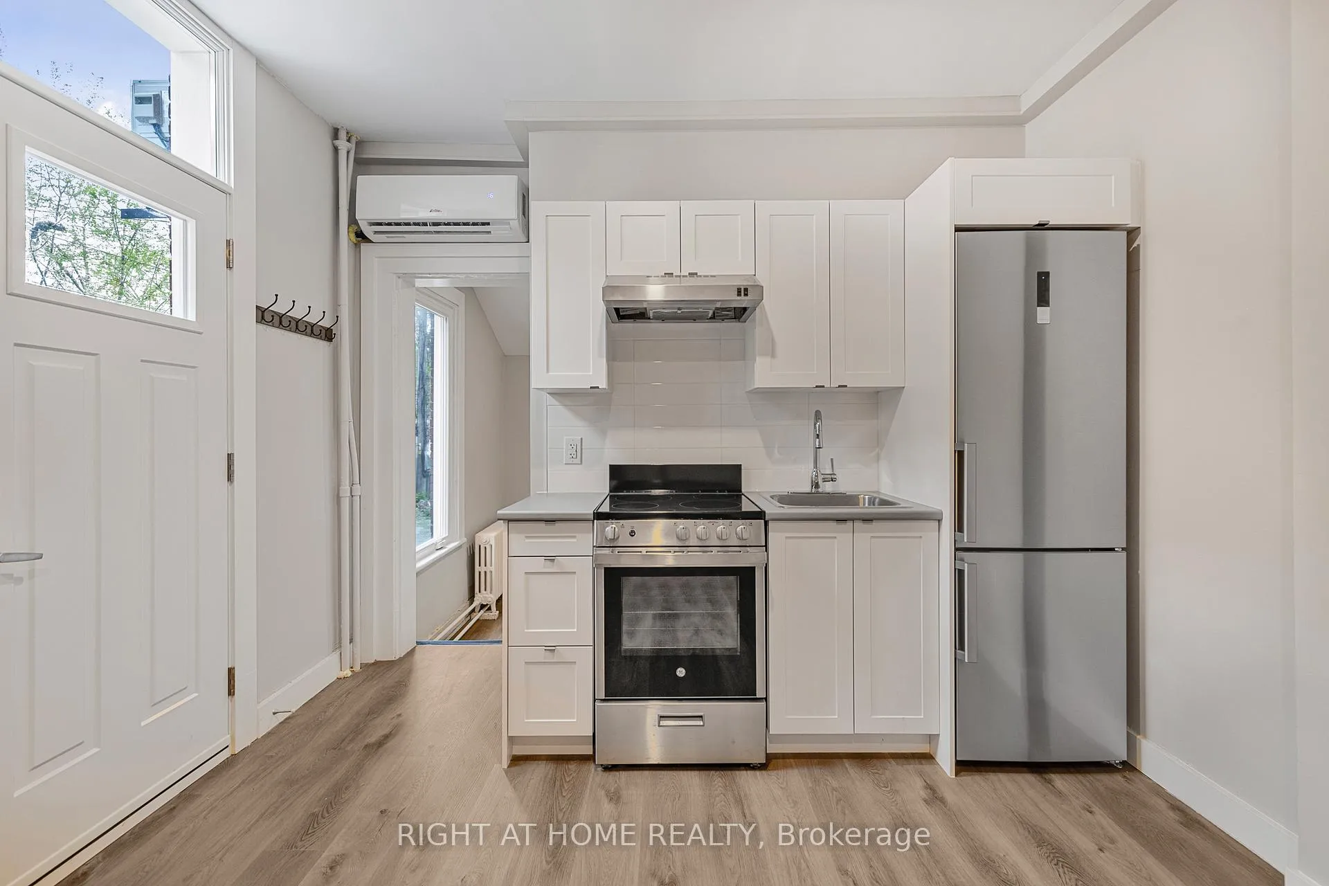 Photo 1 of Unit 5, 82 Welland Avenue, St. Catharines, Downtown — HOMEH