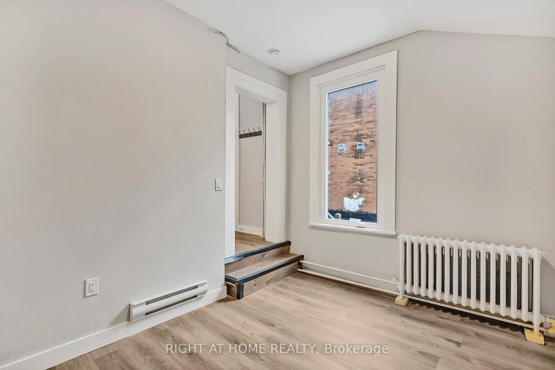 Photo 5 of Unit 5, 82 Welland Avenue, St. Catharines, Downtown — HOMEH
