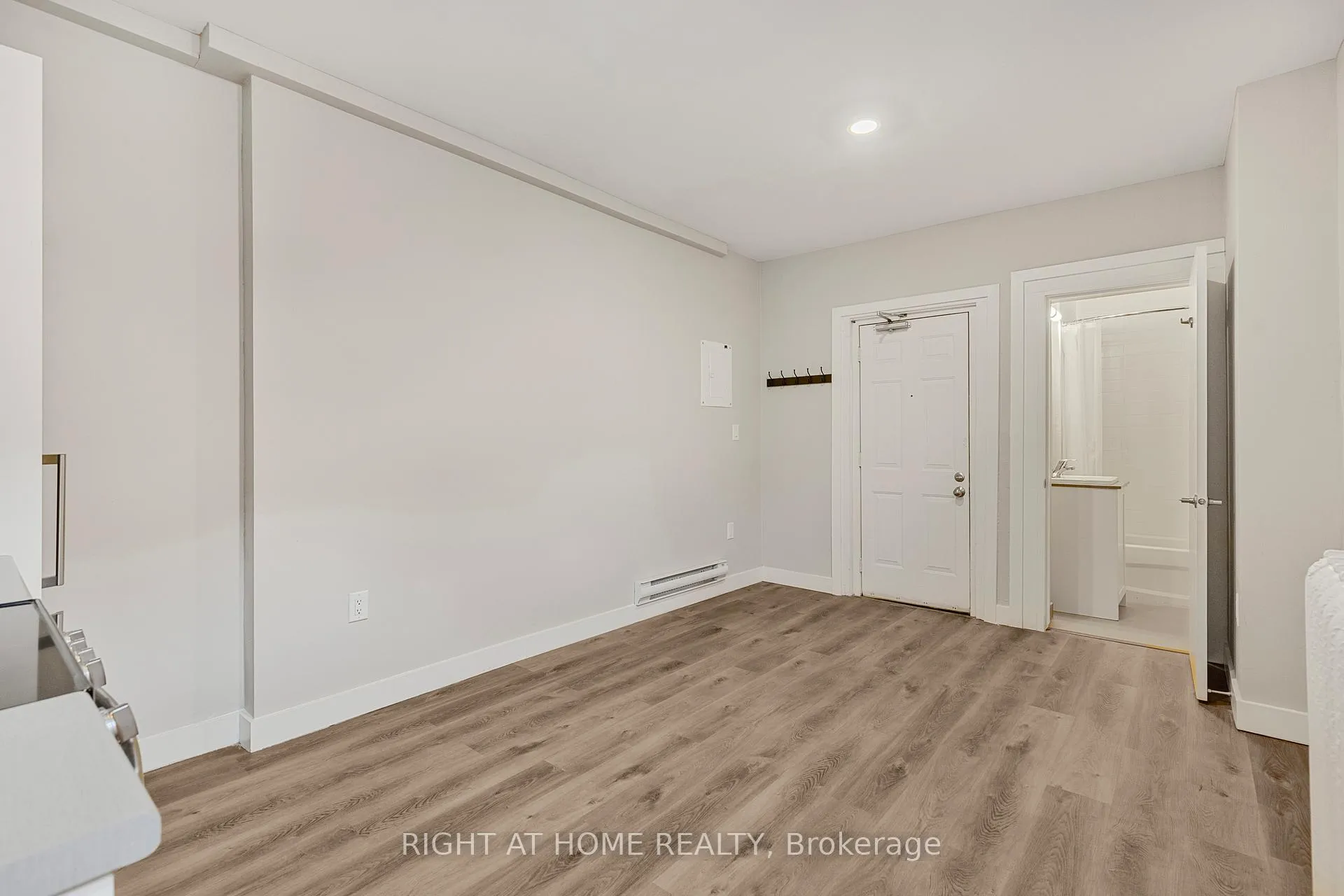 Photo 8 of Unit 5, 82 Welland Avenue, St. Catharines, Downtown — HOMEH