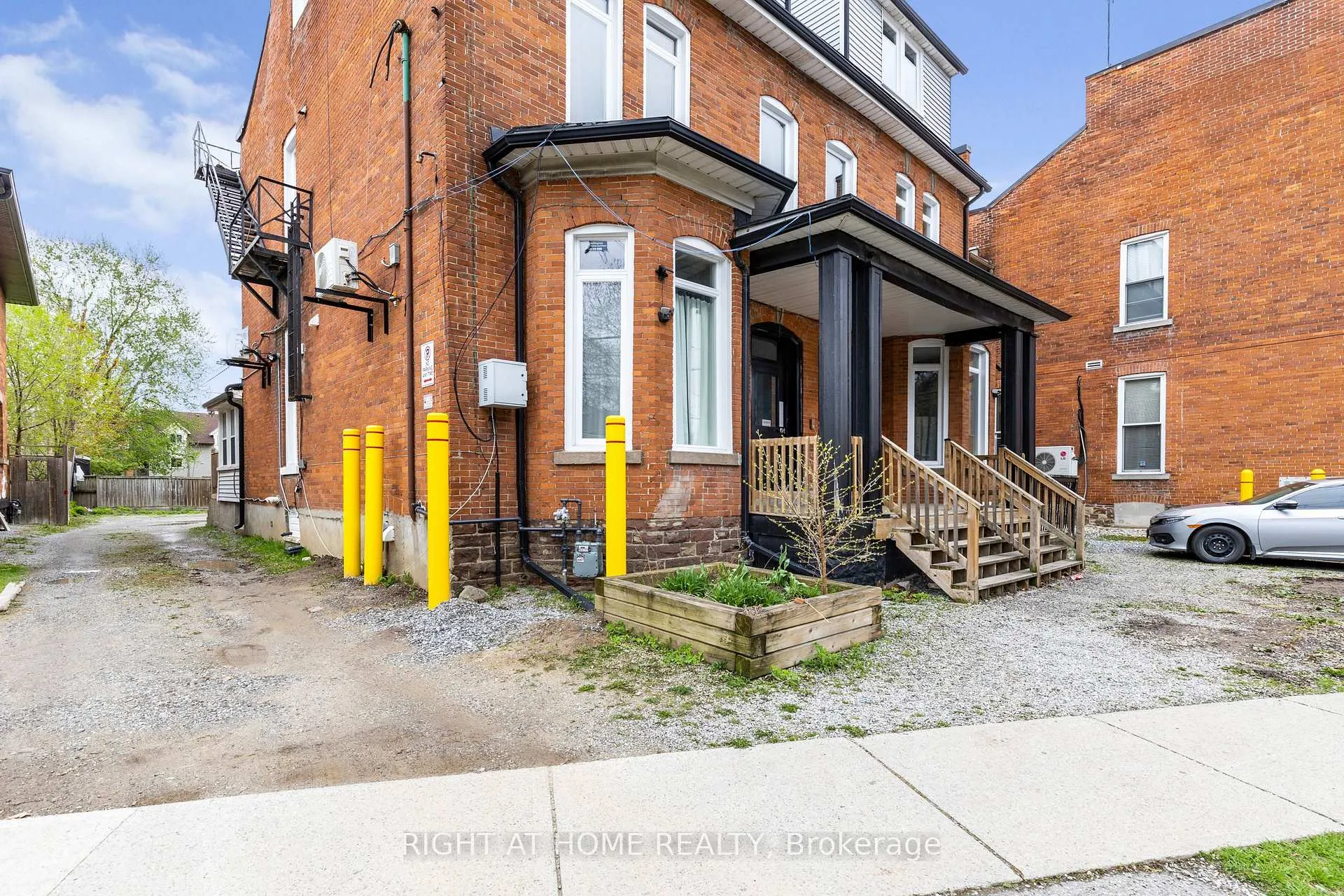 Photo 12 of Unit 5, 82 Welland Avenue, St. Catharines, Downtown — HOMEH
