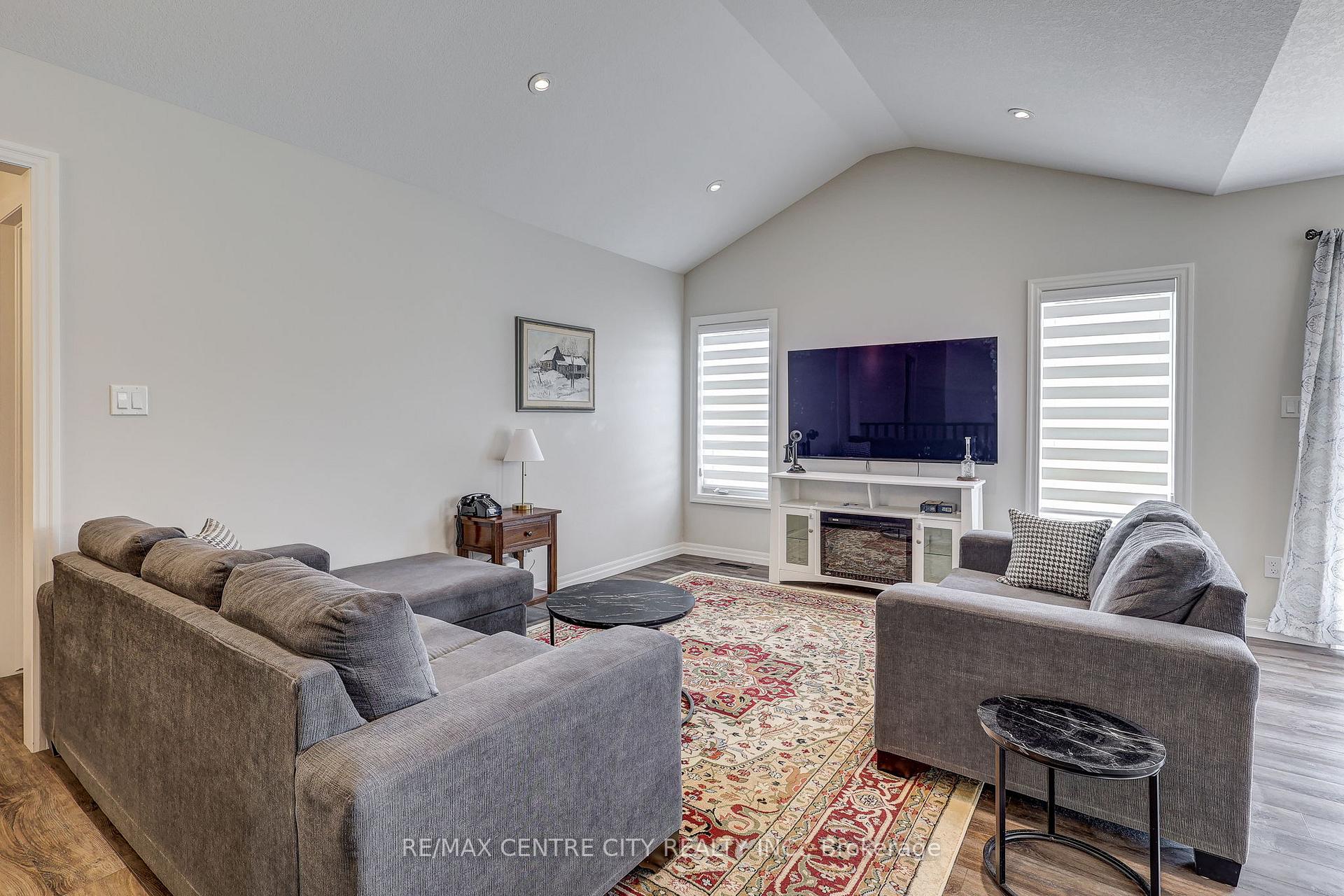Photo 9 of 24 Acorn Trail, St. Thomas — HOMEH