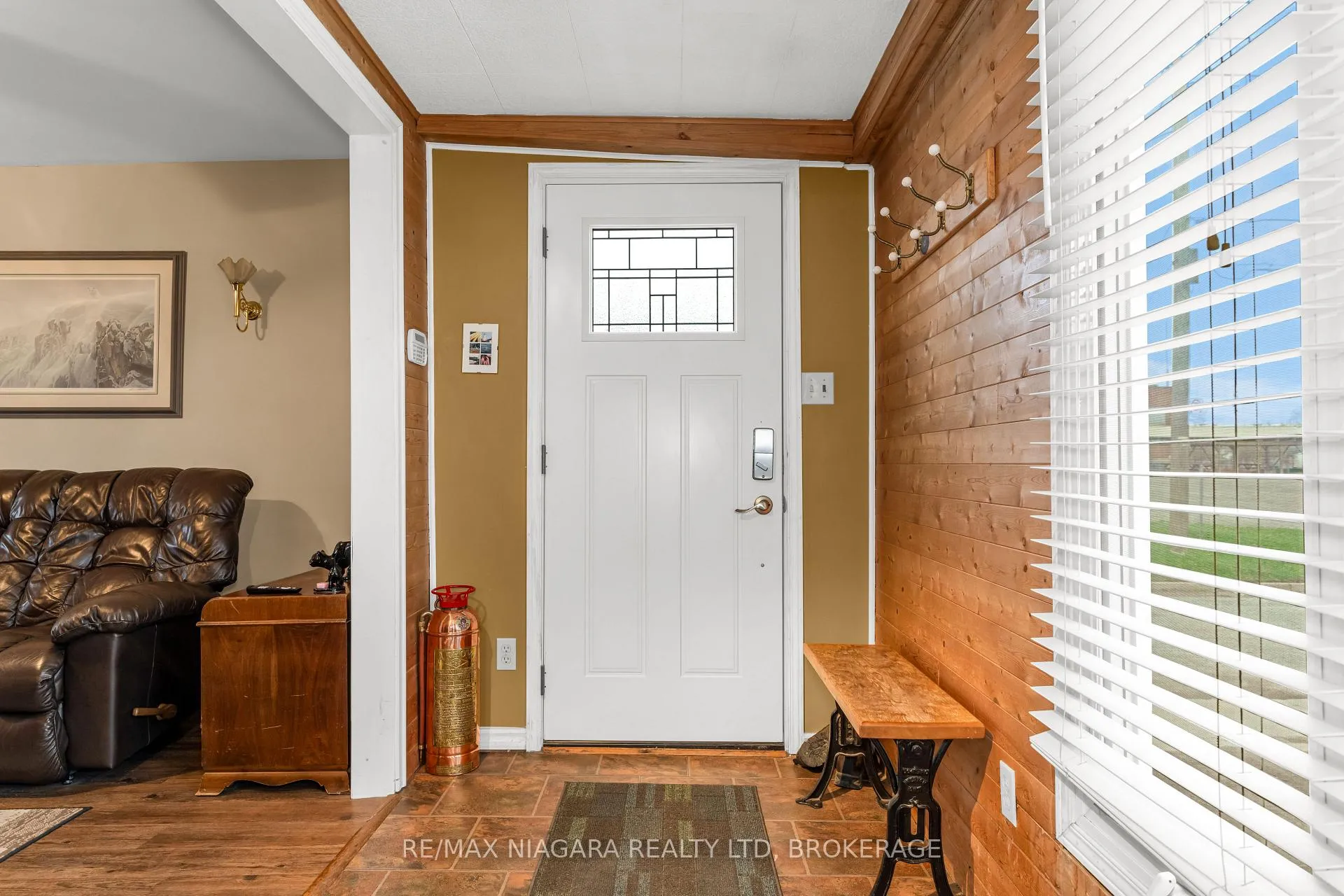 Photo 2 of 53 Turner Crescent, St. Catharines, Oakdale — HOMEH