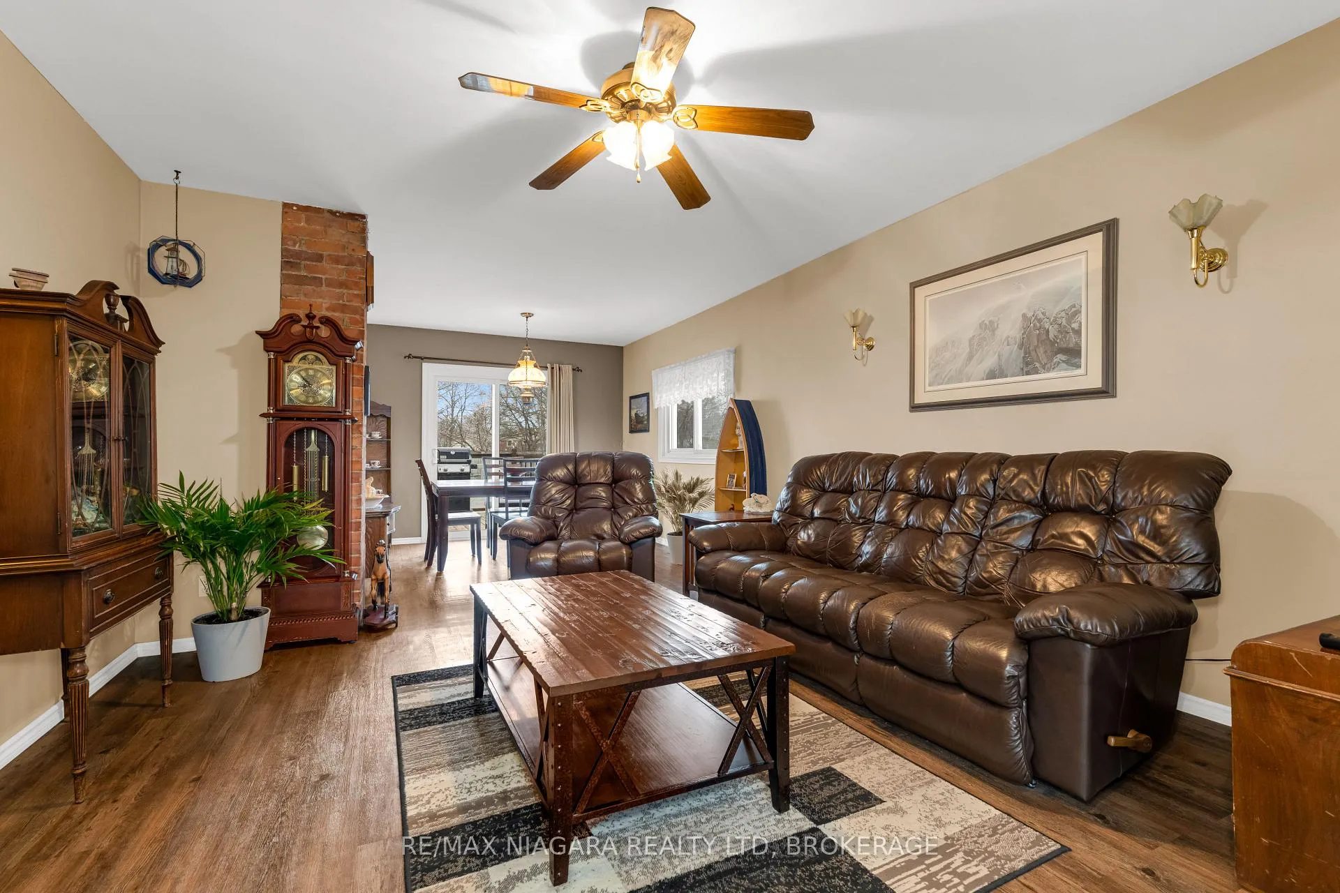 Photo 4 of 53 Turner Crescent, St. Catharines, Oakdale — HOMEH
