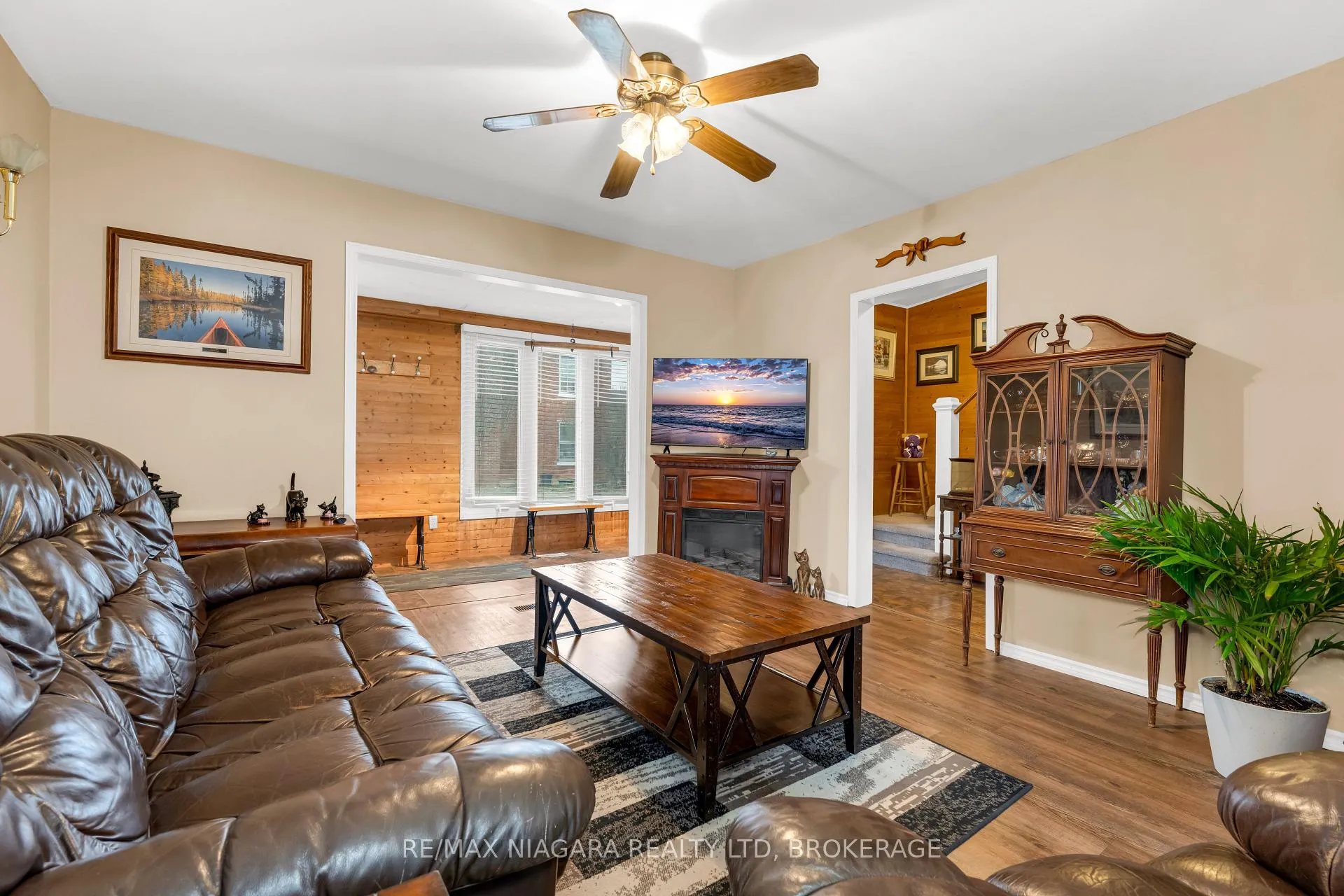 Photo 5 of 53 Turner Crescent, St. Catharines, Oakdale — HOMEH