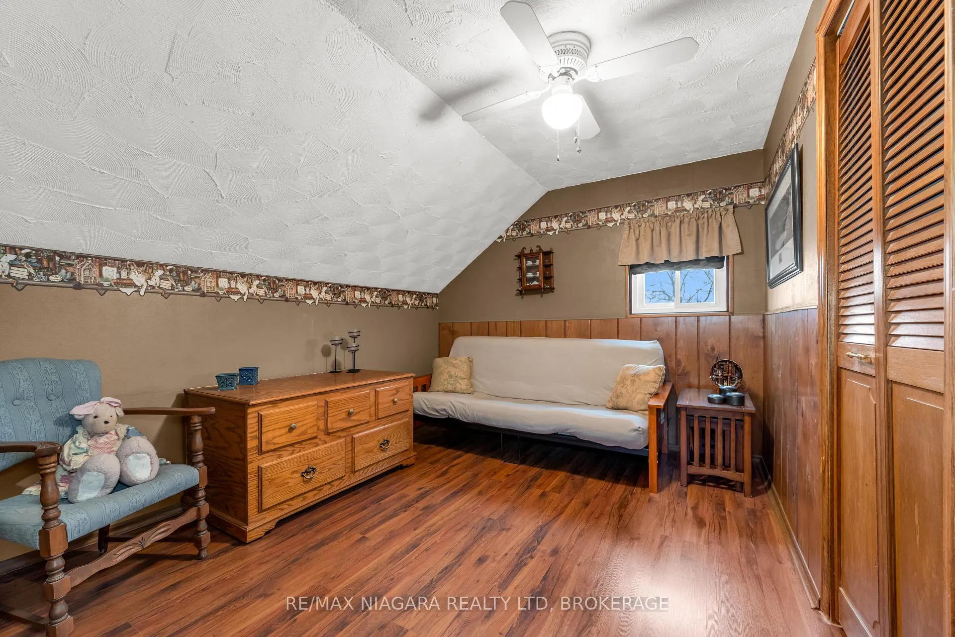 Photo 9 of 53 Turner Crescent, St. Catharines, Oakdale — HOMEH