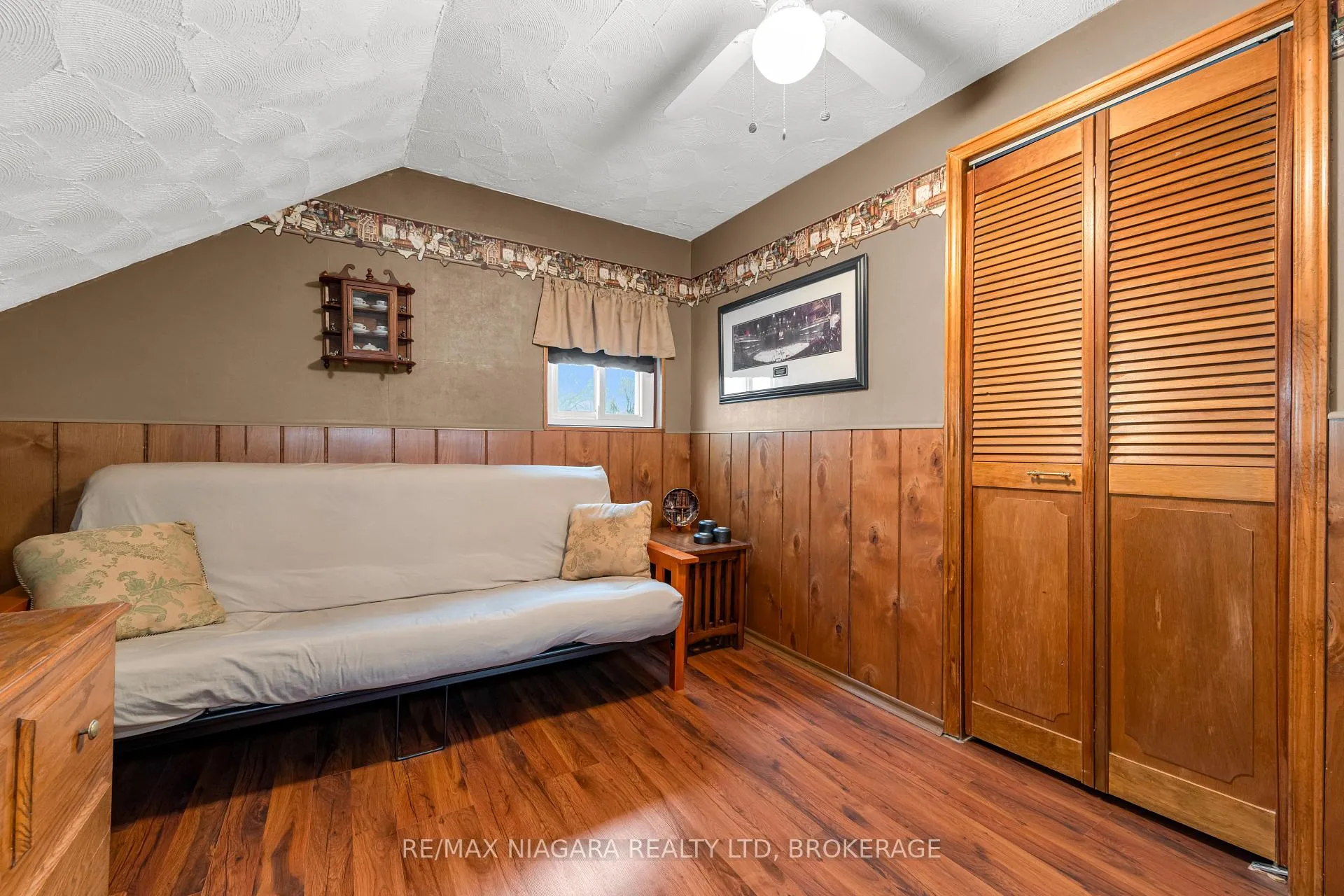 Photo 10 of 53 Turner Crescent, St. Catharines, Oakdale — HOMEH