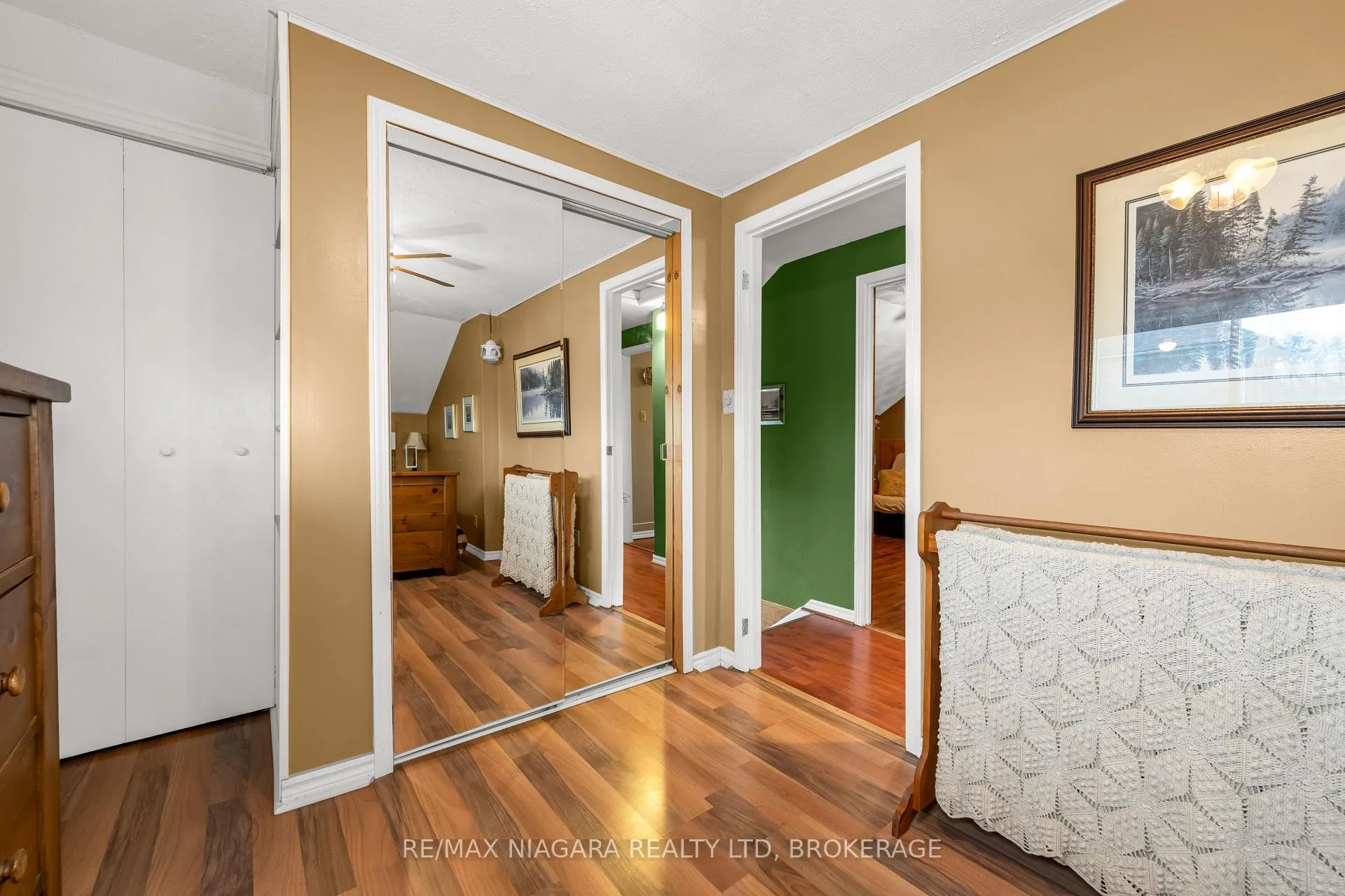 Photo 13 of 53 Turner Crescent, St. Catharines, Oakdale — HOMEH