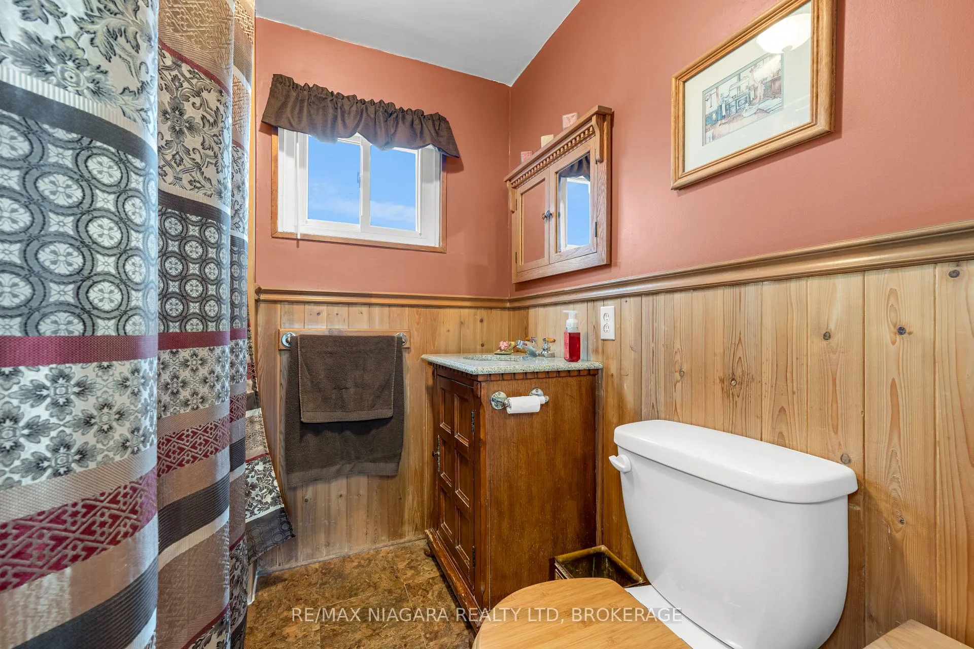 Photo 14 of 53 Turner Crescent, St. Catharines, Oakdale — HOMEH