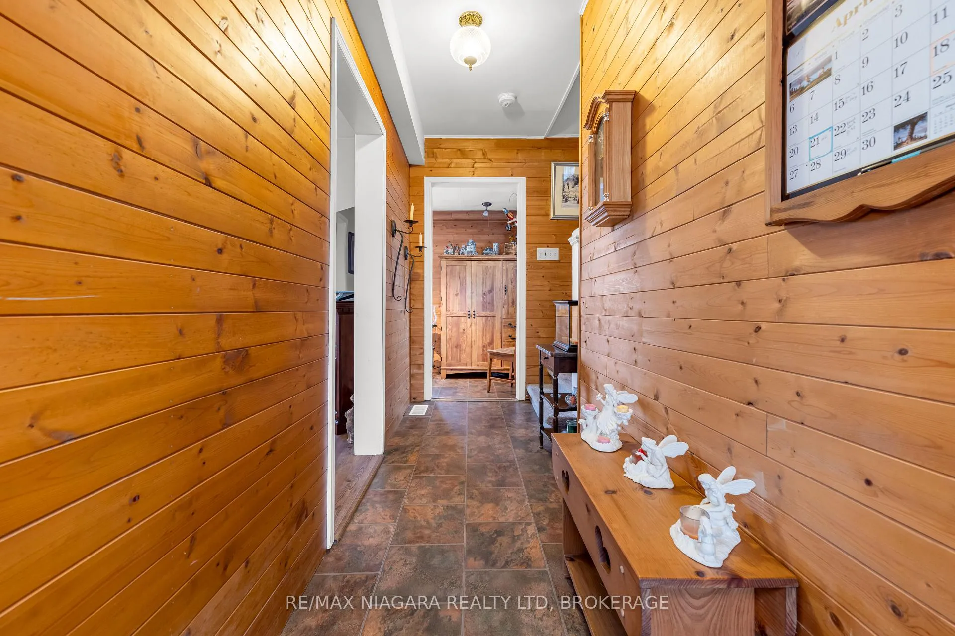 Photo 17 of 53 Turner Crescent, St. Catharines, Oakdale — HOMEH