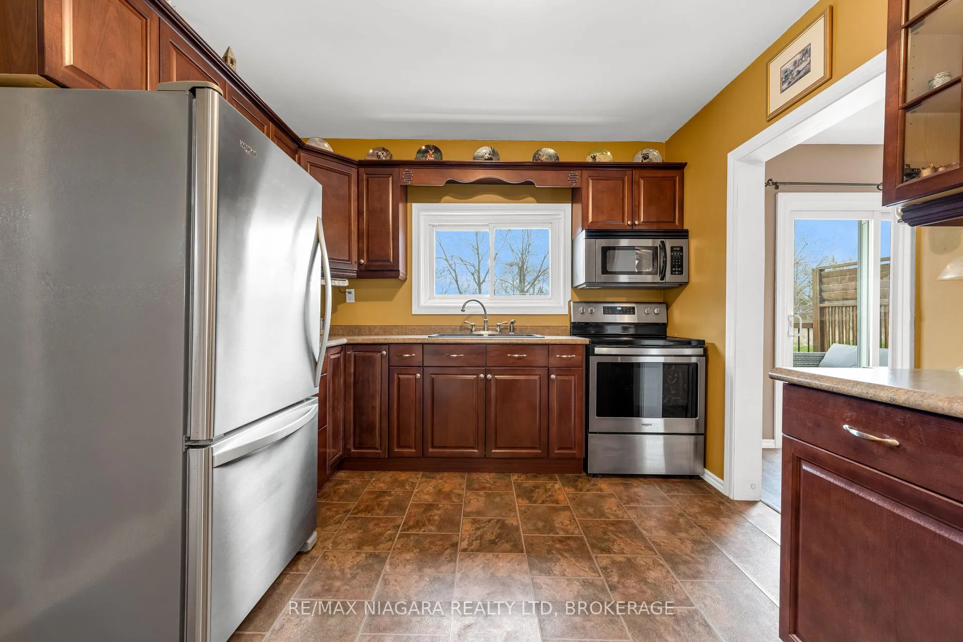 Photo 18 of 53 Turner Crescent, St. Catharines, Oakdale — HOMEH