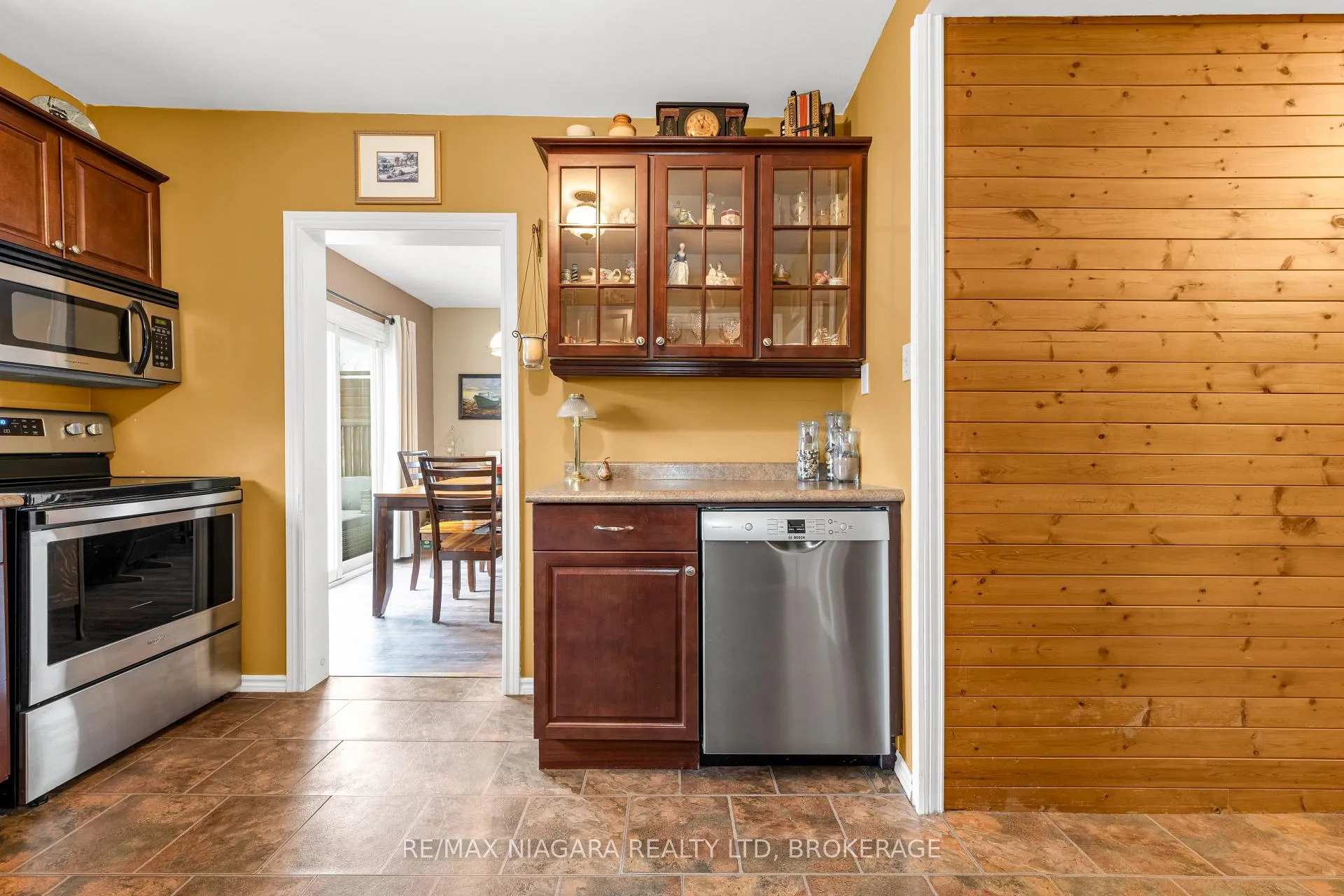 Photo 19 of 53 Turner Crescent, St. Catharines, Oakdale — HOMEH