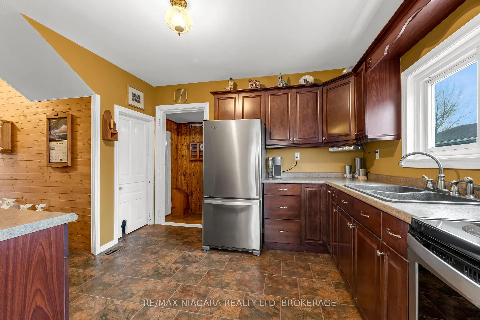 Photo 20 of 53 Turner Crescent, St. Catharines, Oakdale — HOMEH