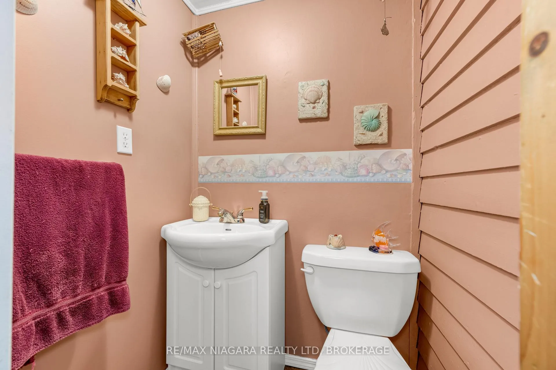 Photo 21 of 53 Turner Crescent, St. Catharines, Oakdale — HOMEH