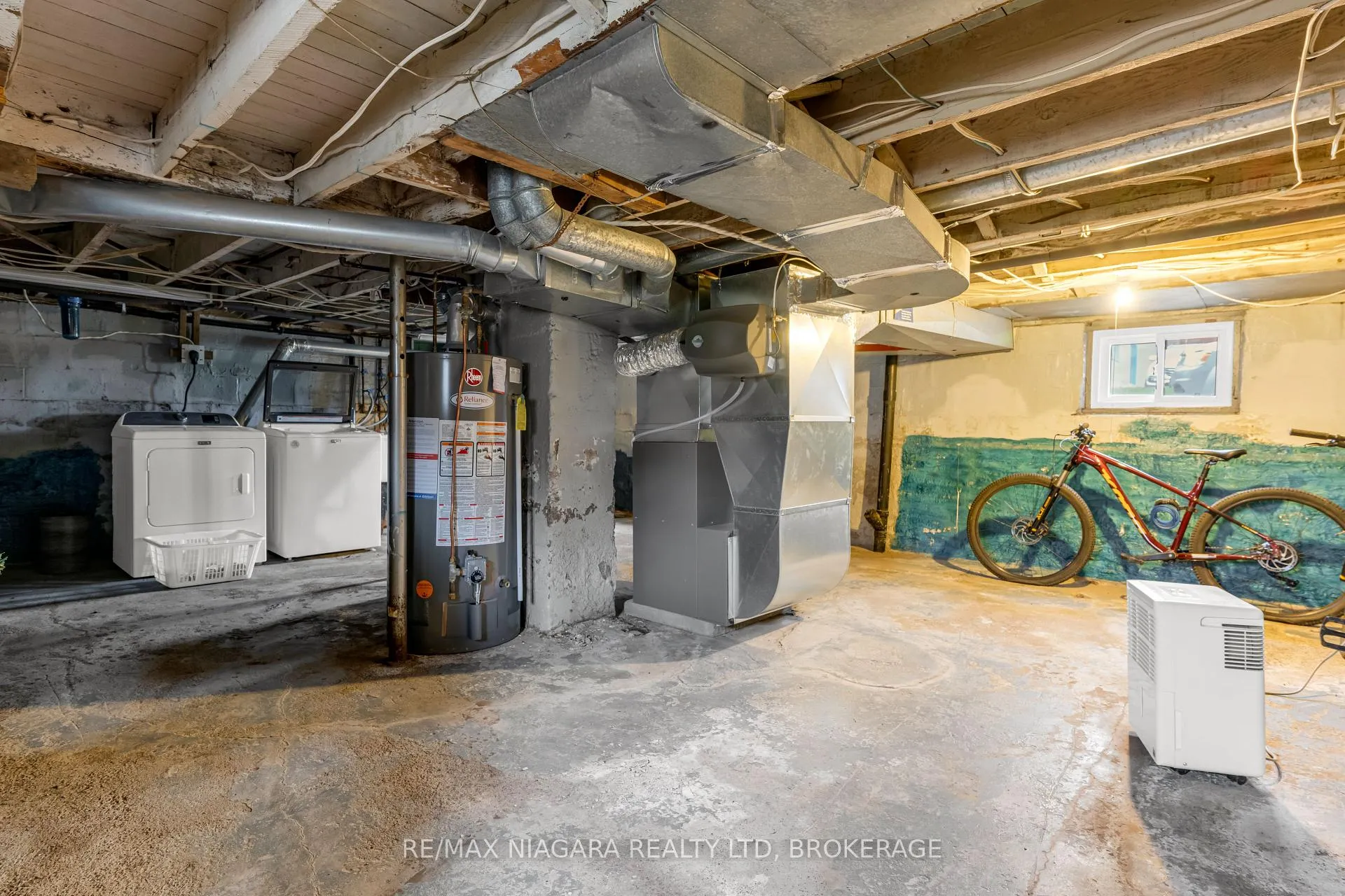 Photo 23 of 53 Turner Crescent, St. Catharines, Oakdale — HOMEH