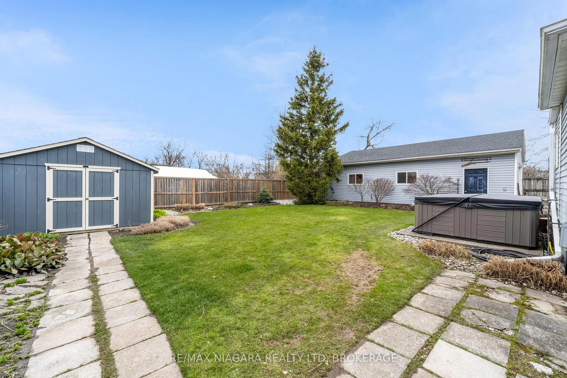 Photo 24 of 53 Turner Crescent, St. Catharines, Oakdale — HOMEH