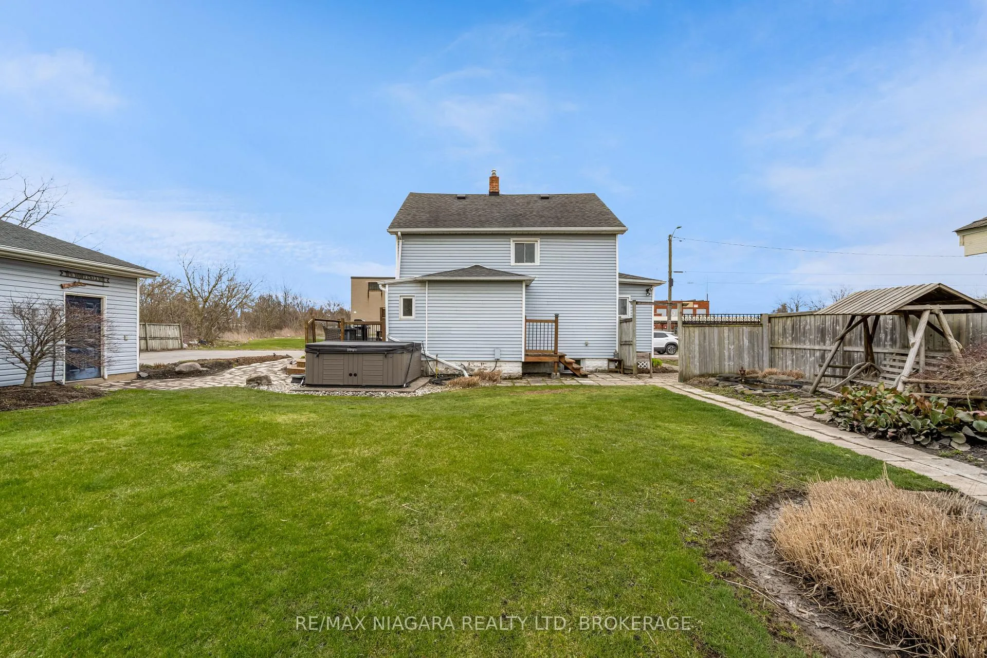 Photo 25 of 53 Turner Crescent, St. Catharines, Oakdale — HOMEH