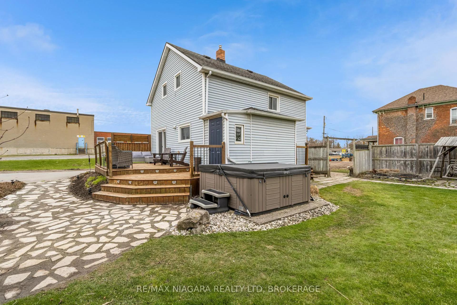 Photo 27 of 53 Turner Crescent, St. Catharines, Oakdale — HOMEH