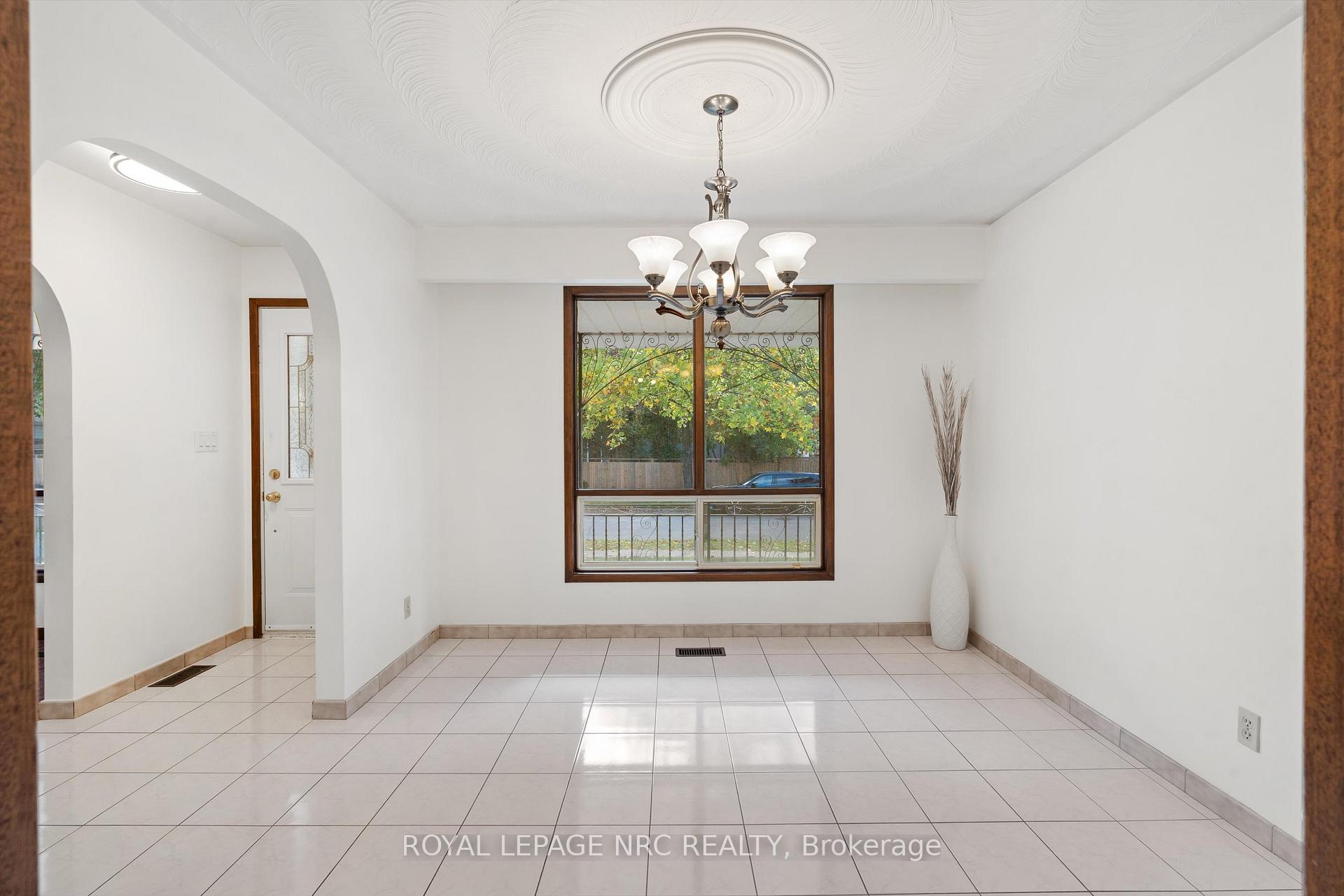 Photo 9 of 7 Tanera Crescent, St. Catharines, Carlton/Bunting — HOMEH