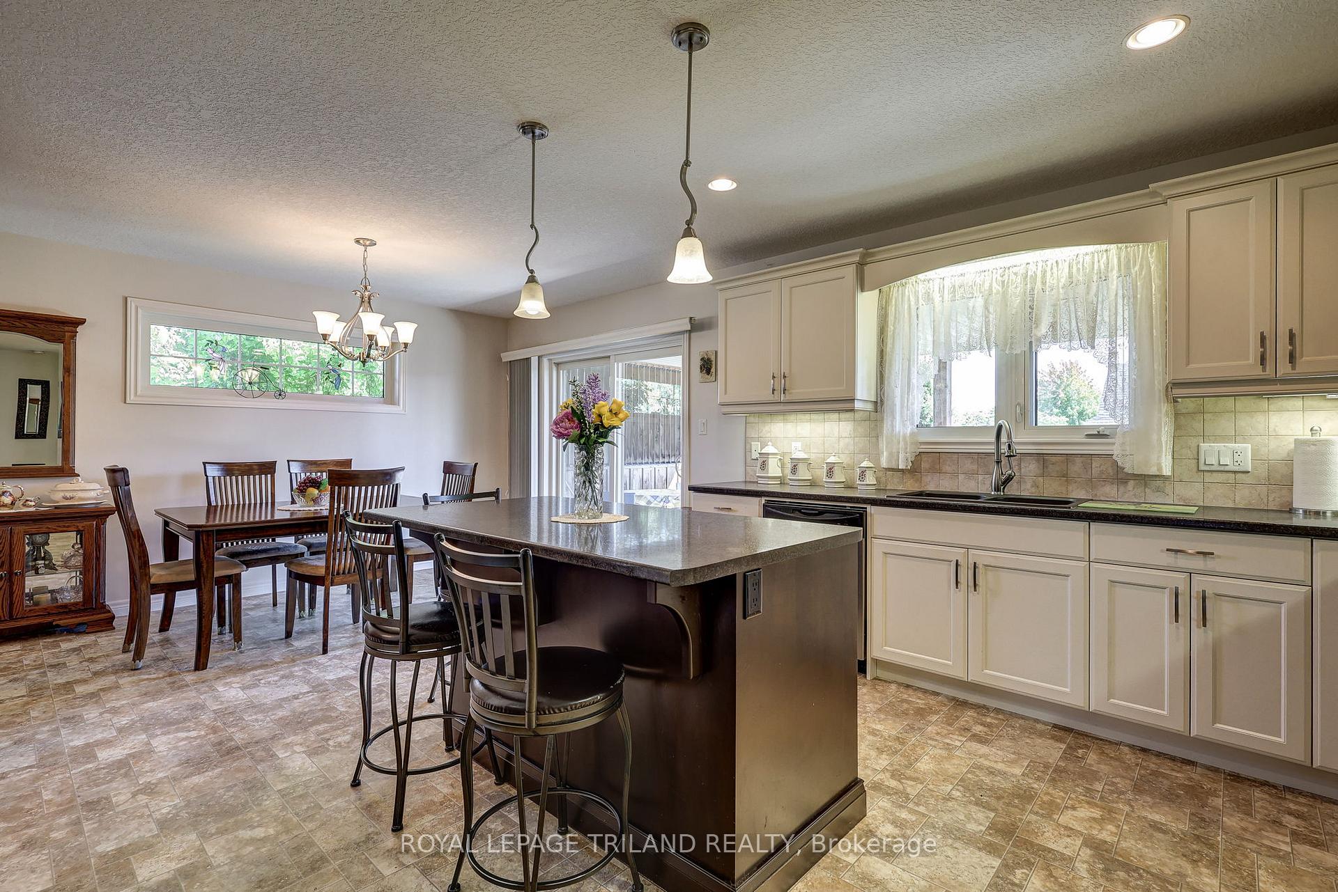 Photo 17 of 68 Shaw Valley Drive, St. Thomas — HOMEH