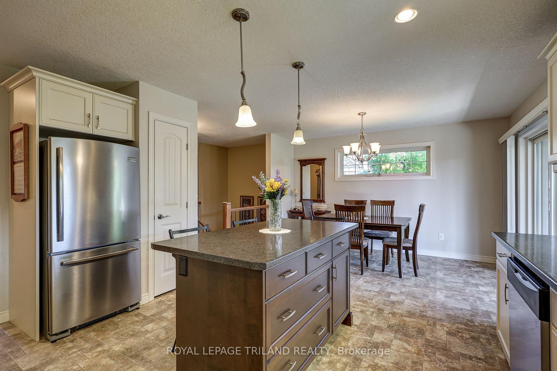 Photo 18 of 68 Shaw Valley Drive, St. Thomas — HOMEH
