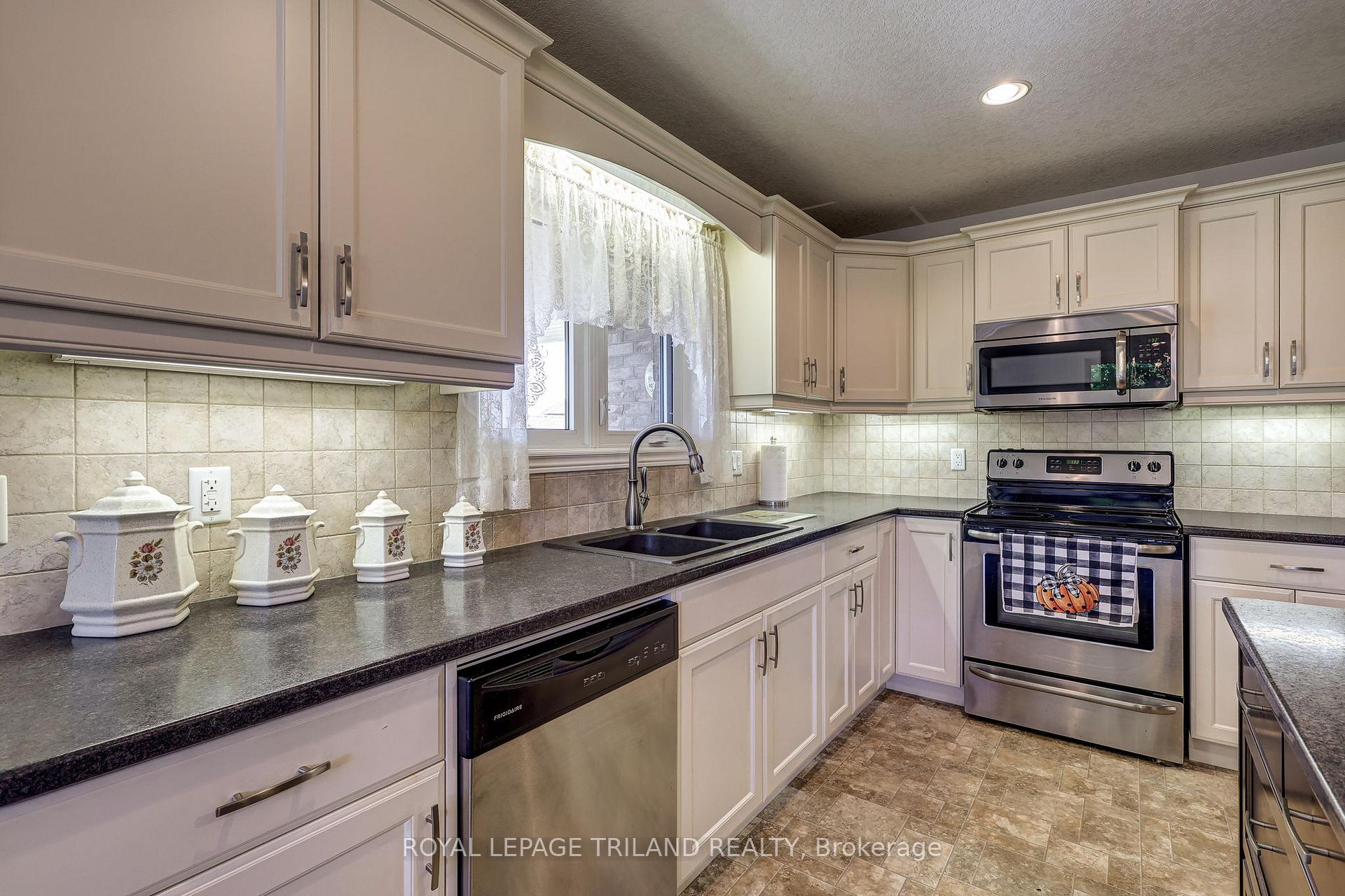 Photo 19 of 68 Shaw Valley Drive, St. Thomas — HOMEH