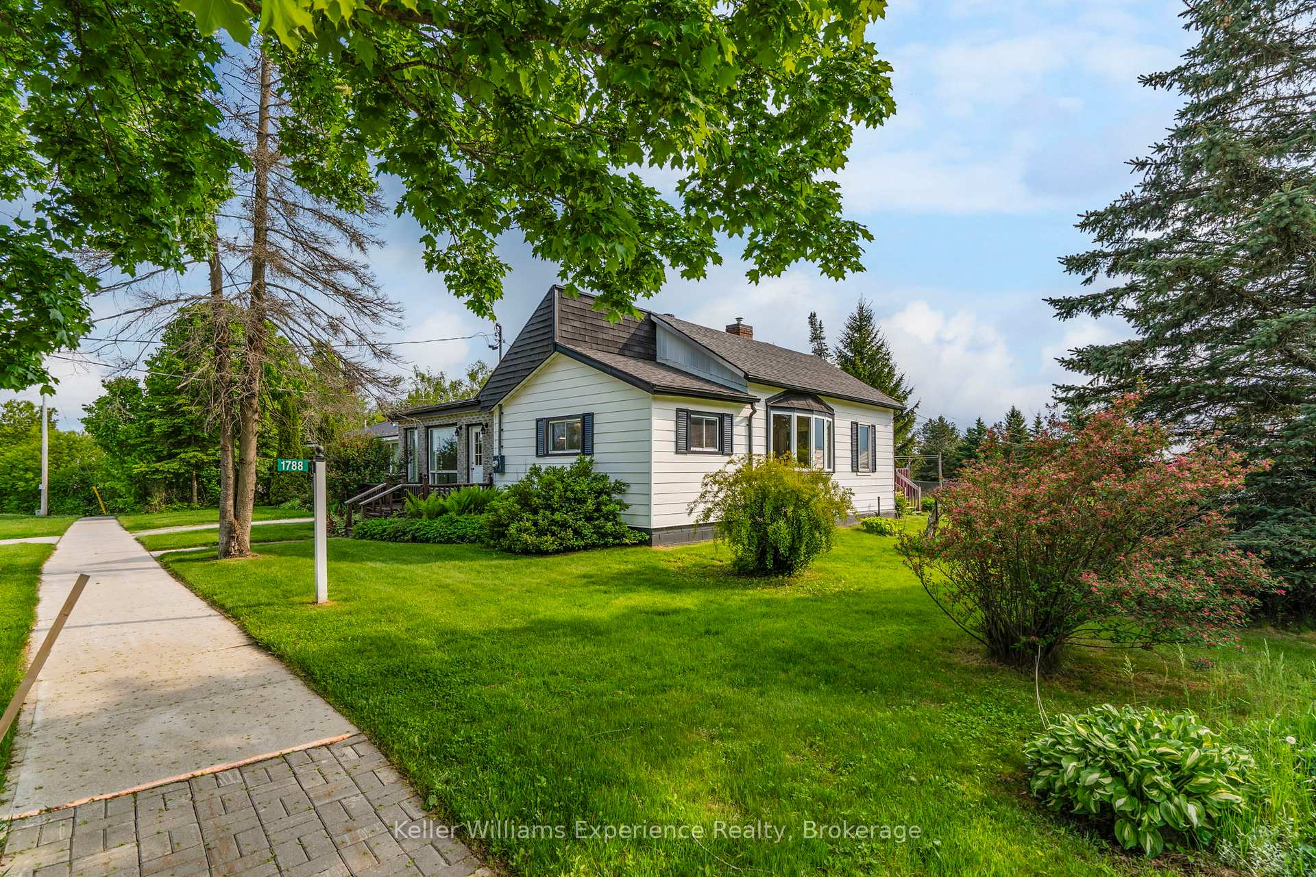 Photo 1 of 1788 Phelpston Road, Springwater, Phelpston — HOMEH