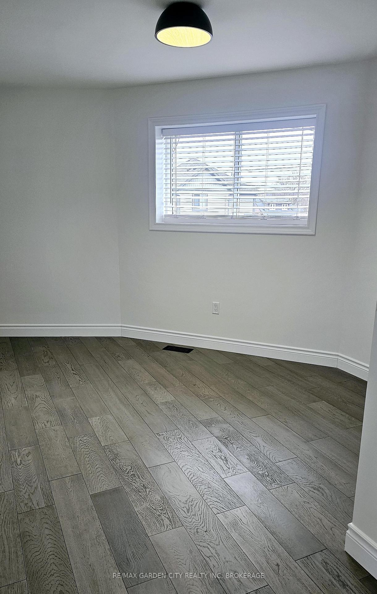 Photo 5 of Unit Main Floor, 52 Pelham Road, St. Catharines, Western Hill — HOMEH