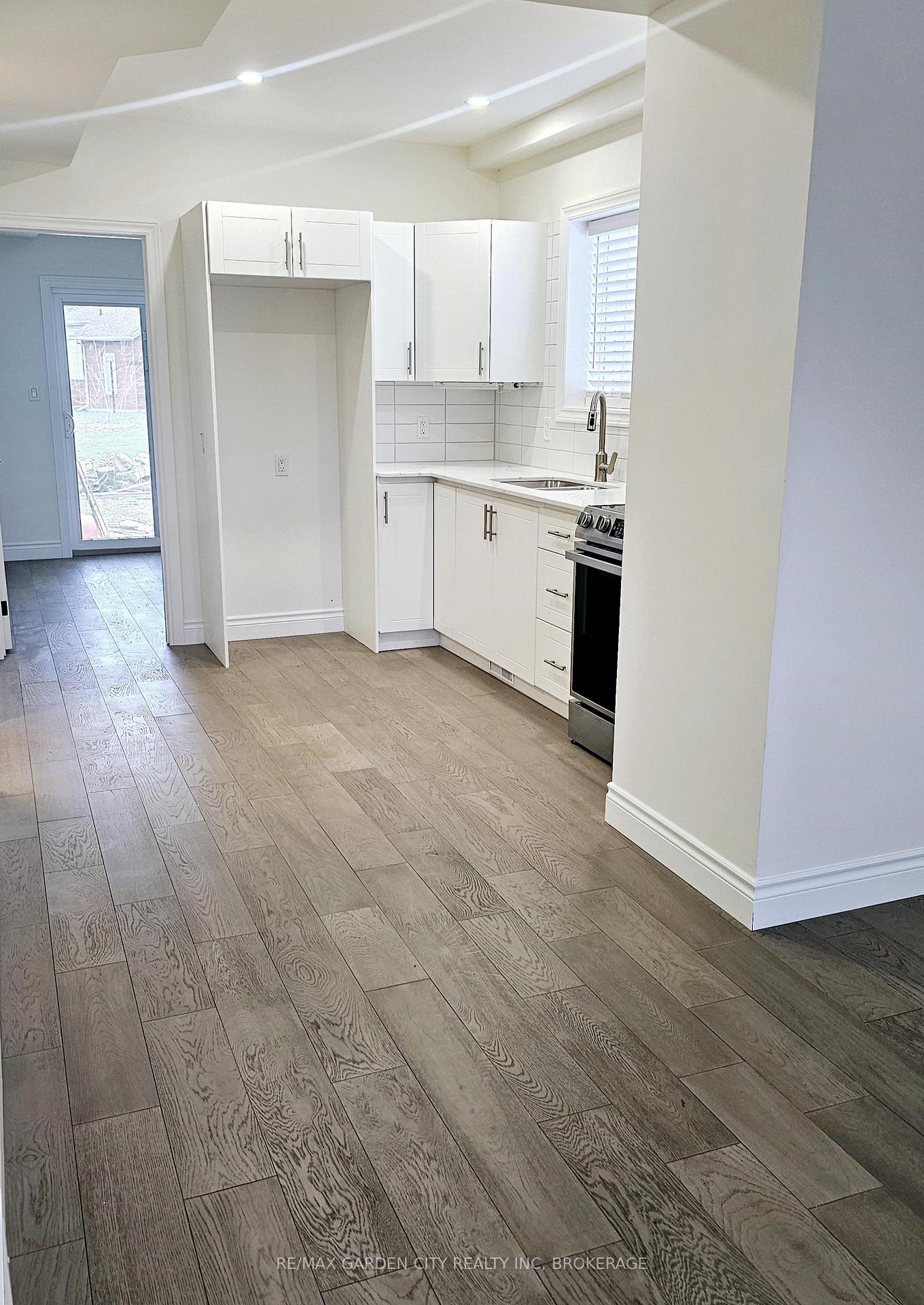 Photo 8 of Unit Main Floor, 52 Pelham Road, St. Catharines, Western Hill — HOMEH