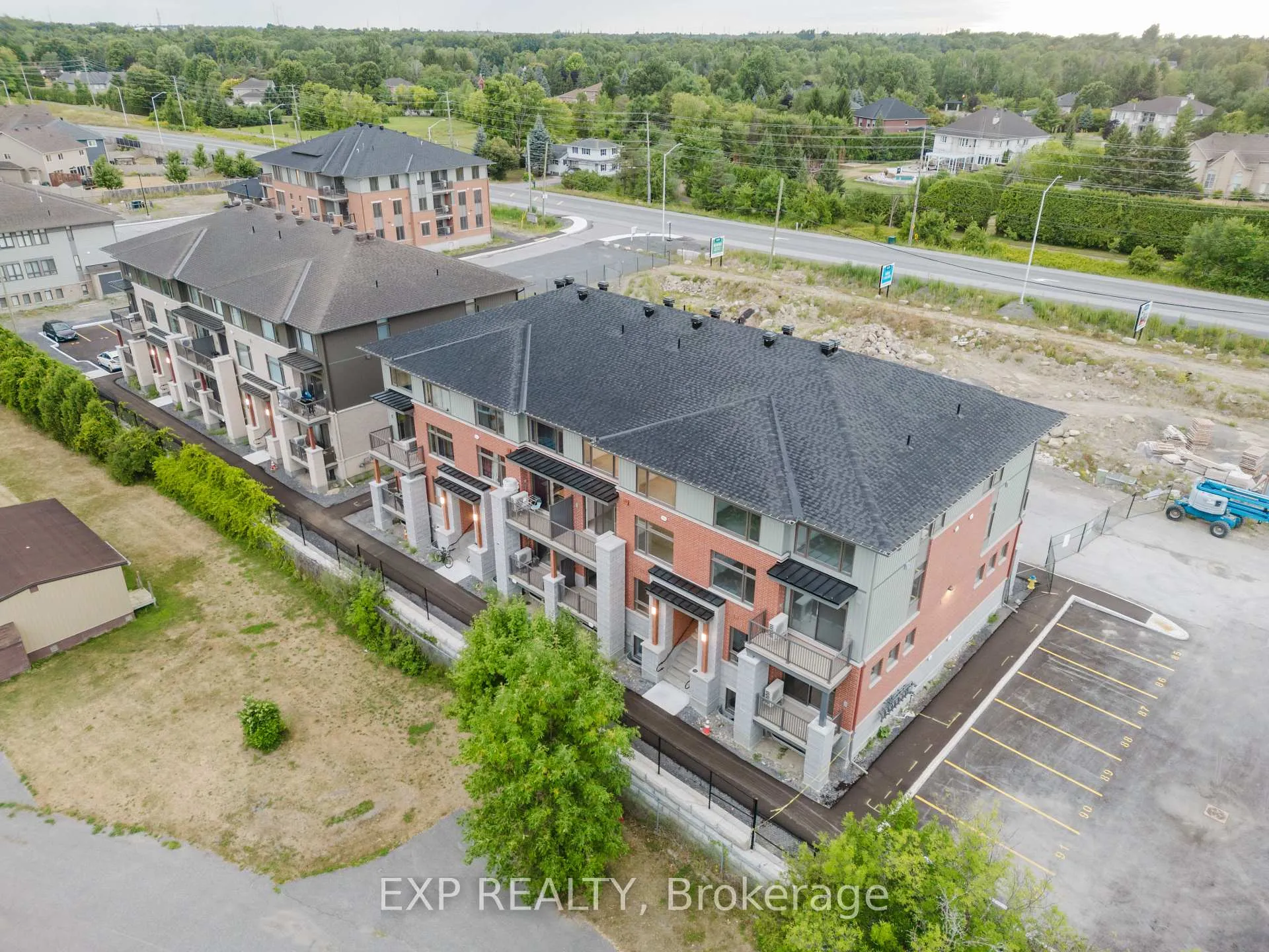 Photo 5 of 207 Silhouette Private, Ottawa, Barrhaven - Cedargrove/Fraserdale — HOMEH