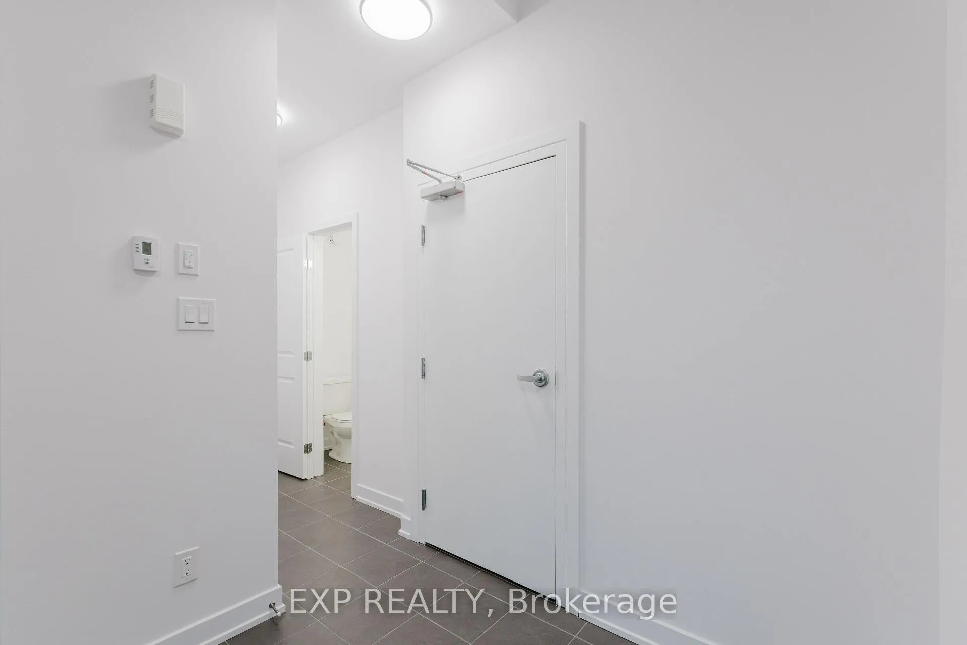 Photo 9 of 207 Silhouette Private, Ottawa, Barrhaven - Cedargrove/Fraserdale — HOMEH
