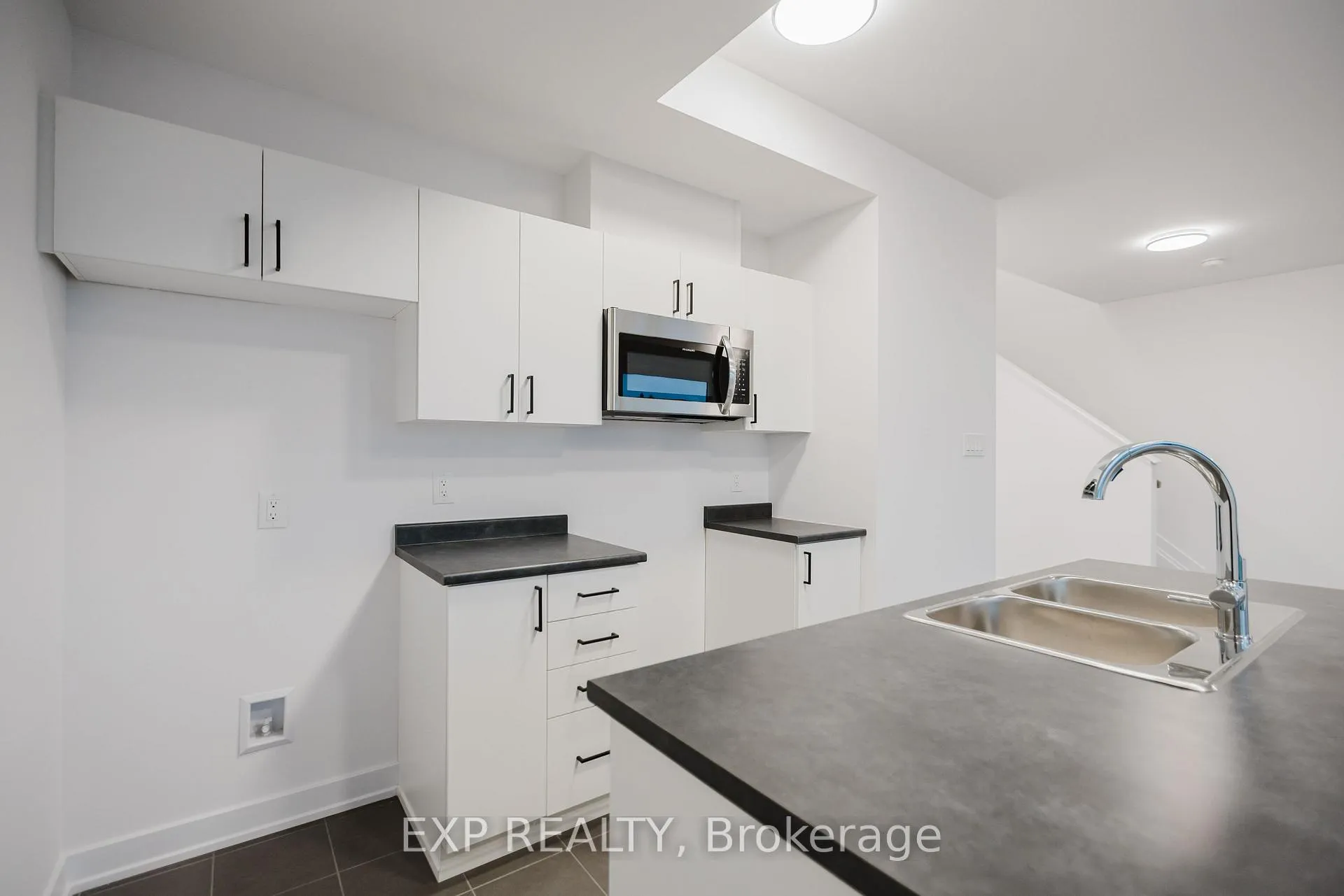 Photo 24 of 207 Silhouette Private, Ottawa, Barrhaven - Cedargrove/Fraserdale — HOMEH