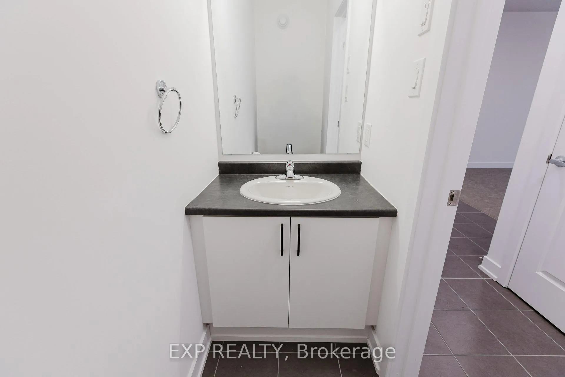 Photo 28 of 207 Silhouette Private, Ottawa, Barrhaven - Cedargrove/Fraserdale — HOMEH