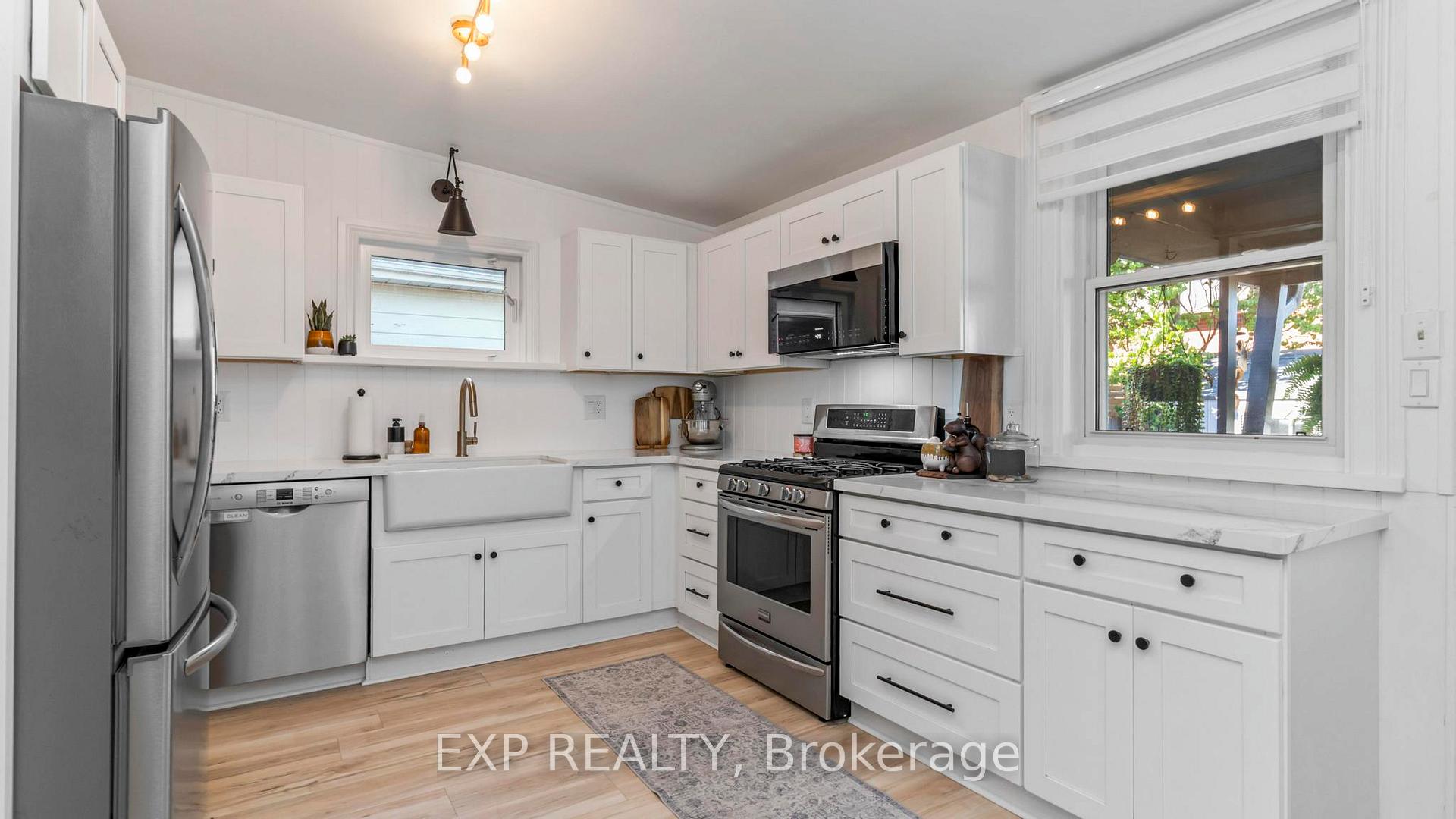 Photo 11 of 119 Wellington Street, St. Thomas — HOMEH