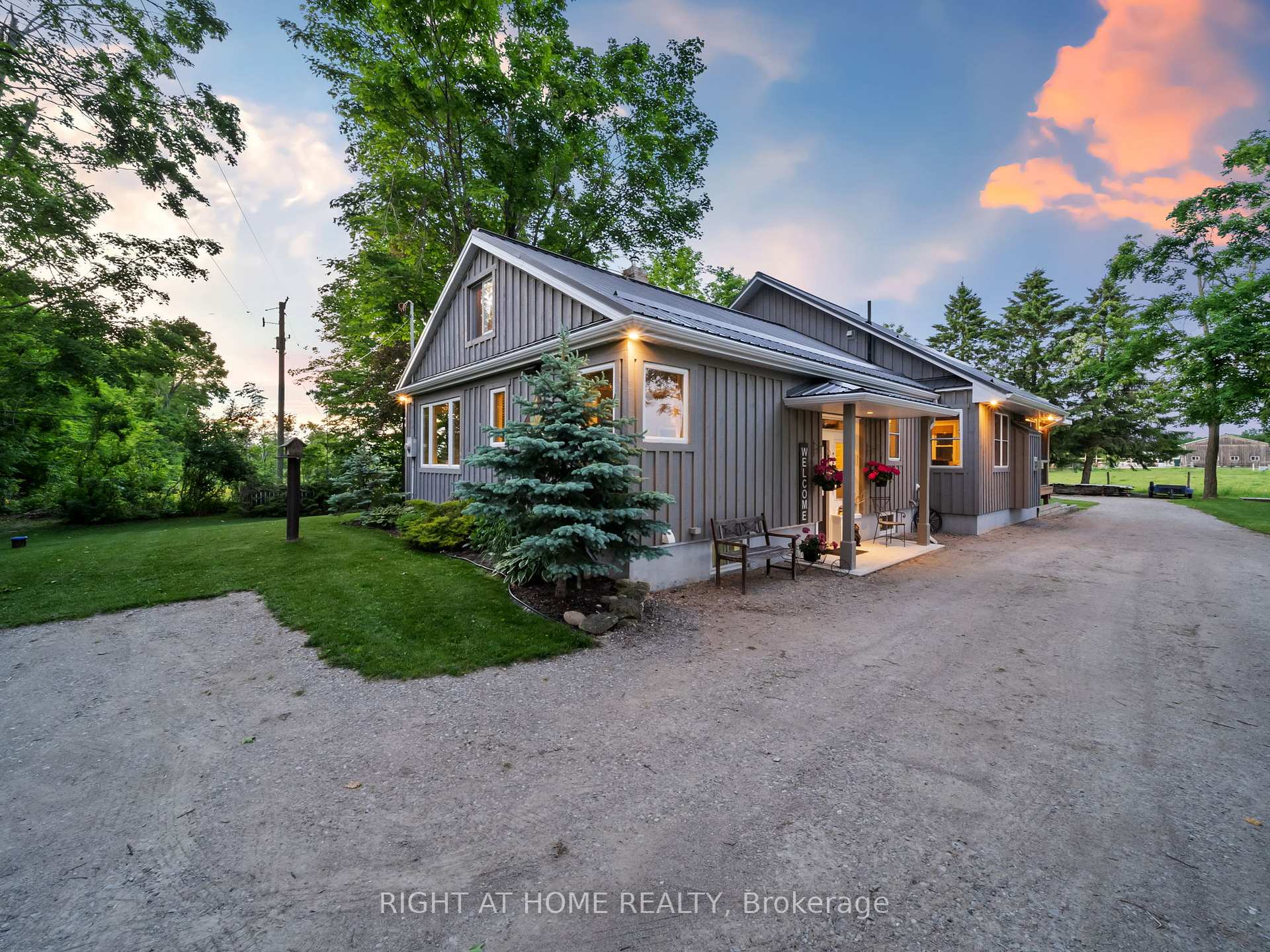 Photo 1 of 1947 Russell Road, Springwater, Midhurst — HOMEH