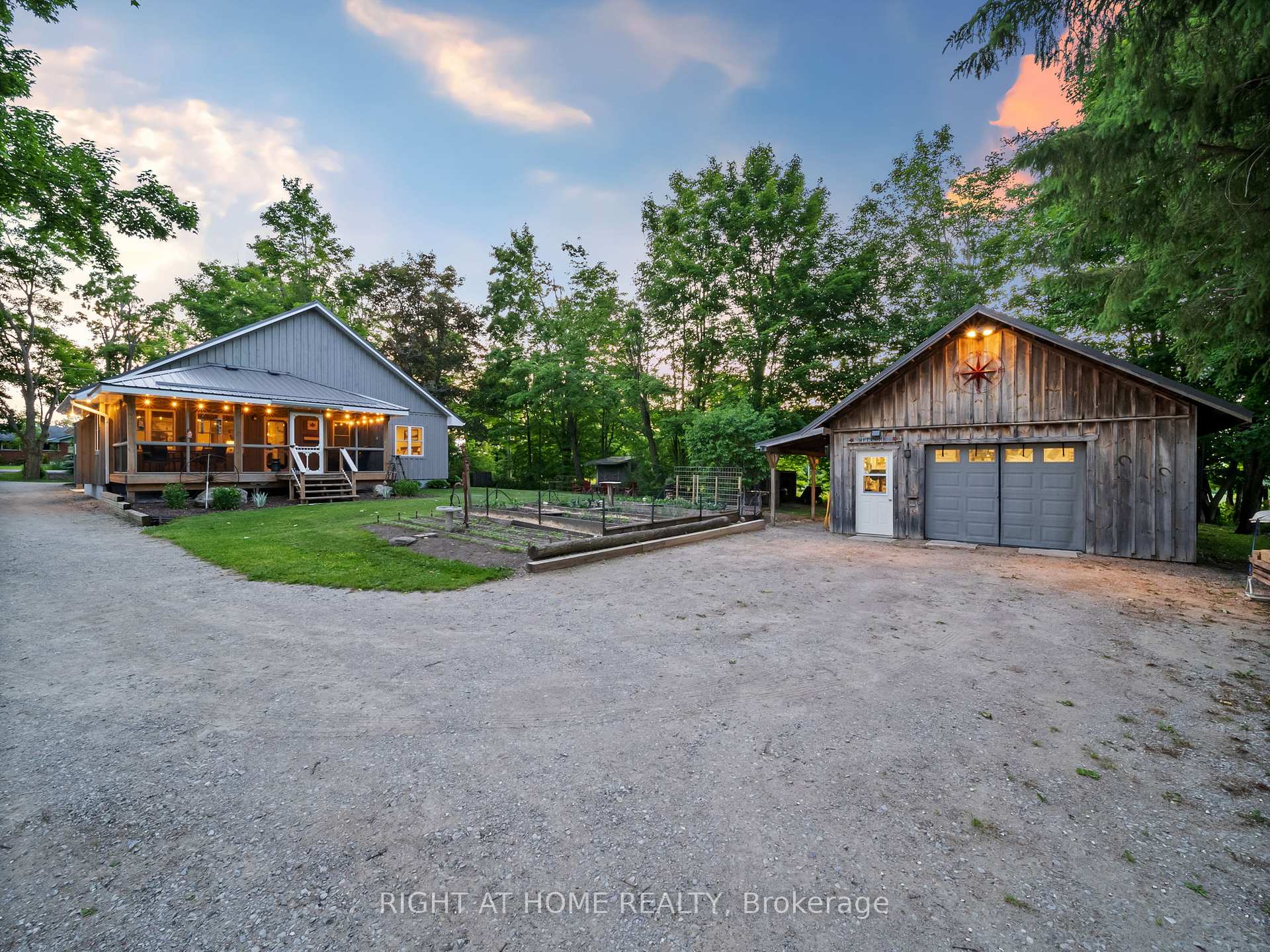 Photo 2 of 1947 Russell Road, Springwater, Midhurst — HOMEH
