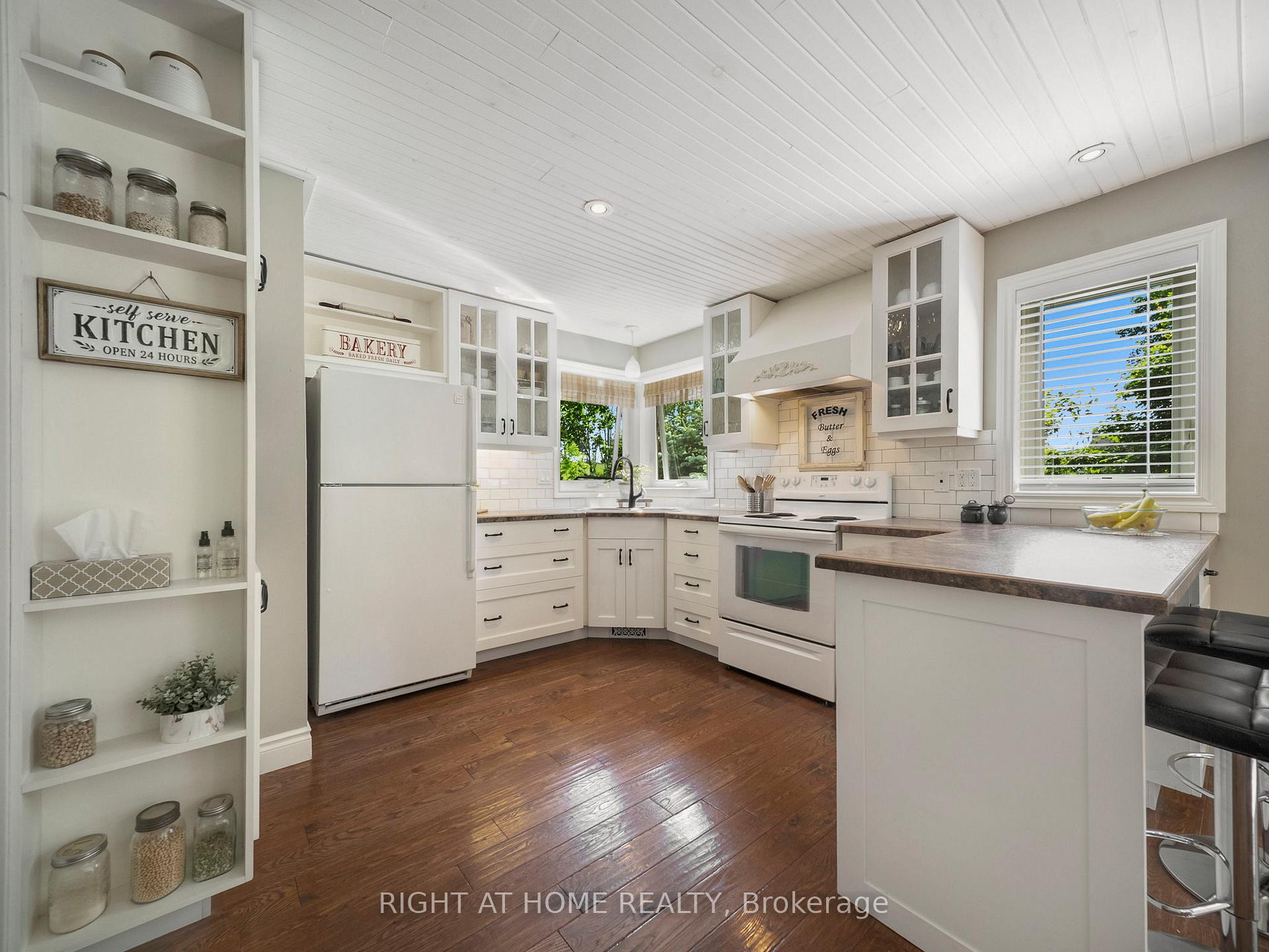 Photo 4 of 1947 Russell Road, Springwater, Midhurst — HOMEH