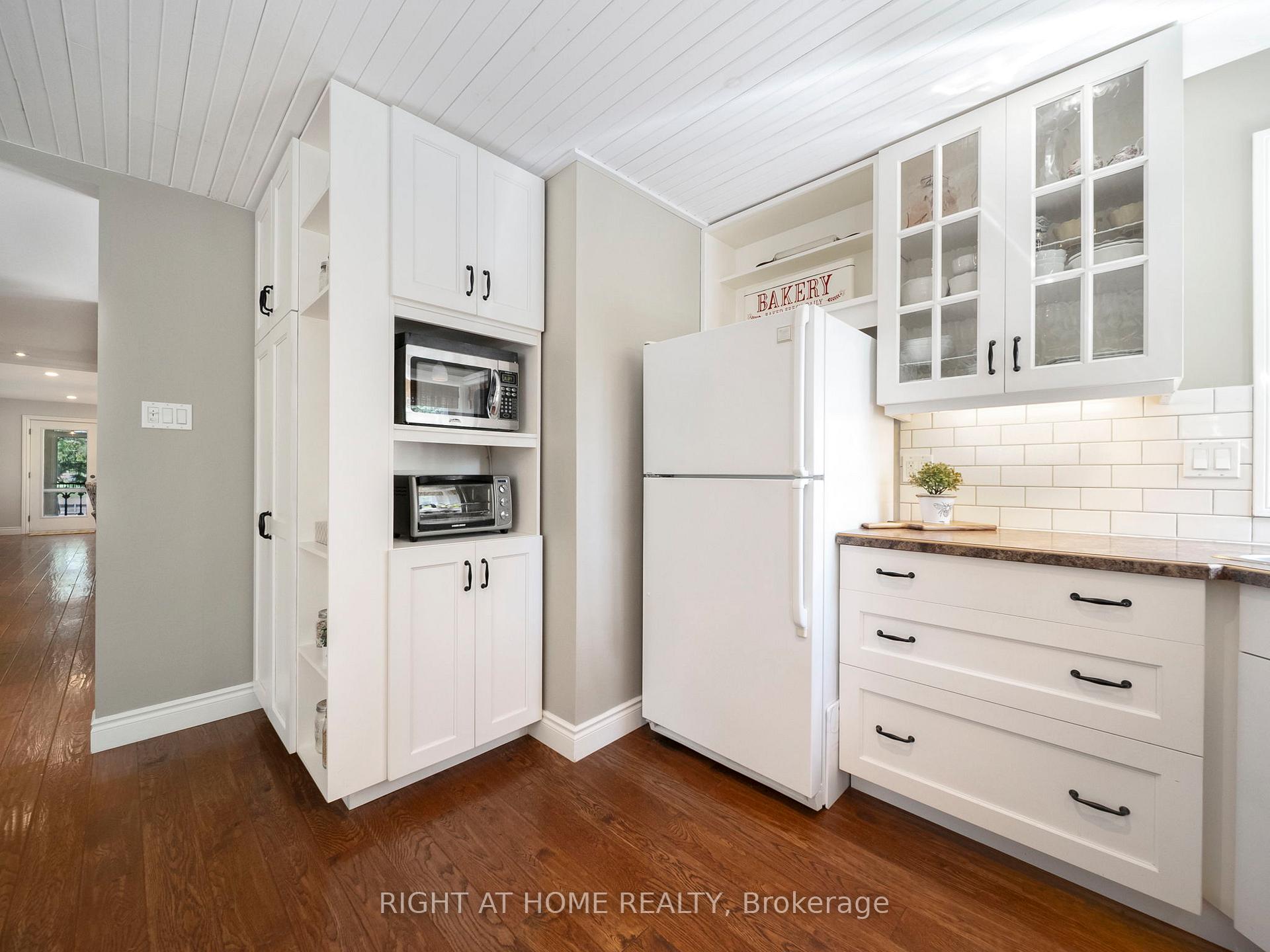 Photo 6 of 1947 Russell Road, Springwater, Midhurst — HOMEH