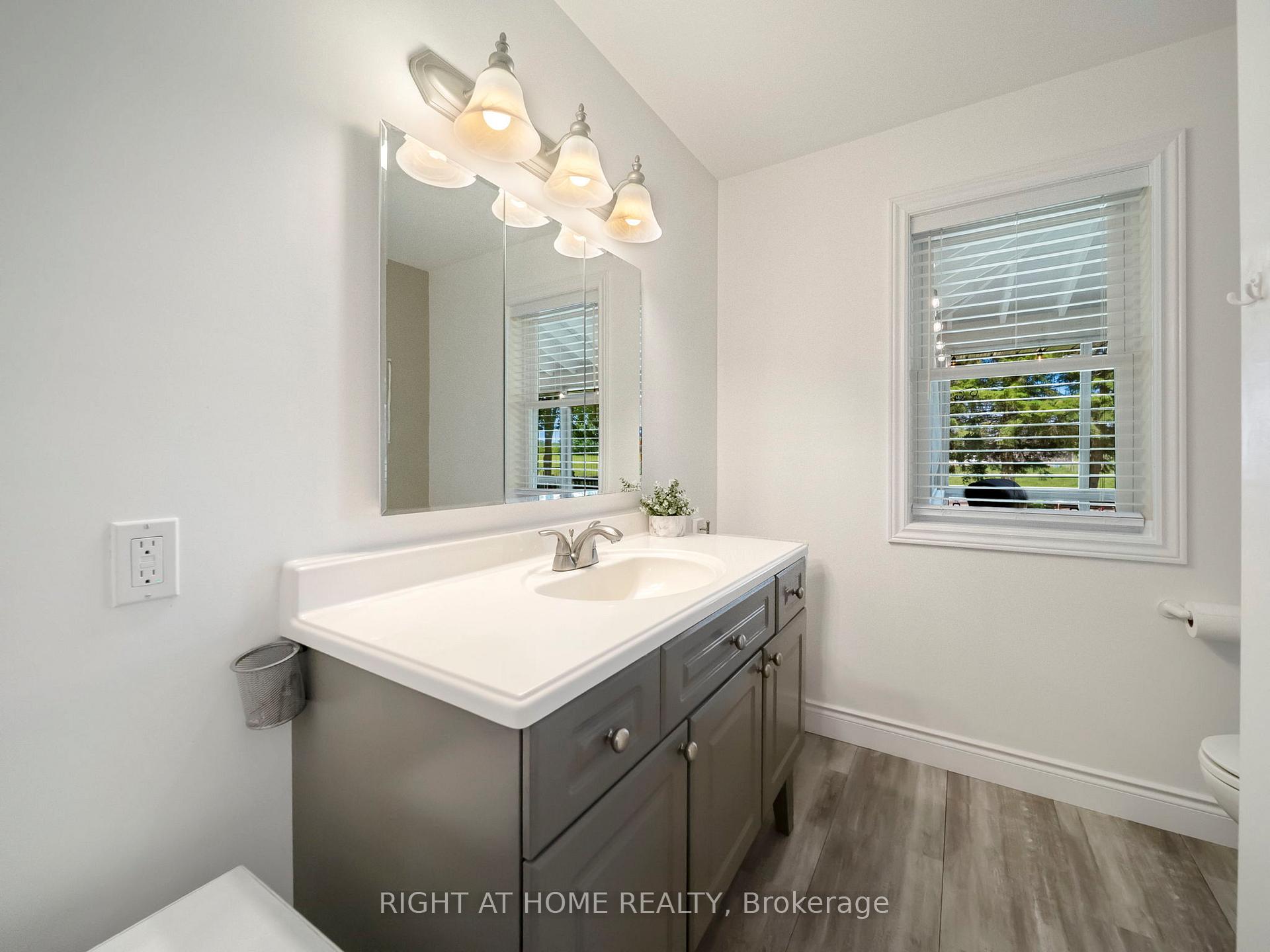 Photo 14 of 1947 Russell Road, Springwater, Midhurst — HOMEH