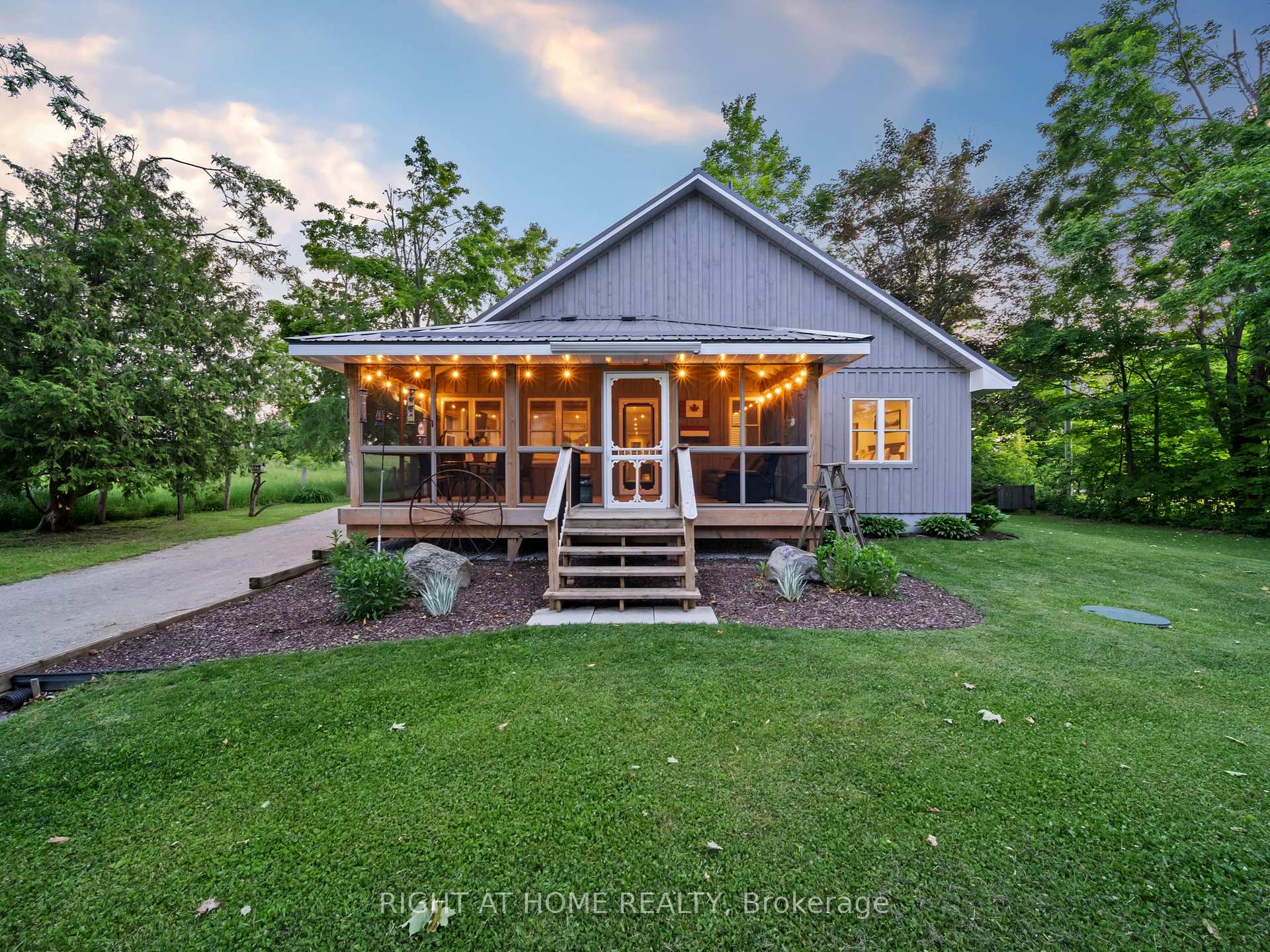 Photo 29 of 1947 Russell Road, Springwater, Midhurst — HOMEH