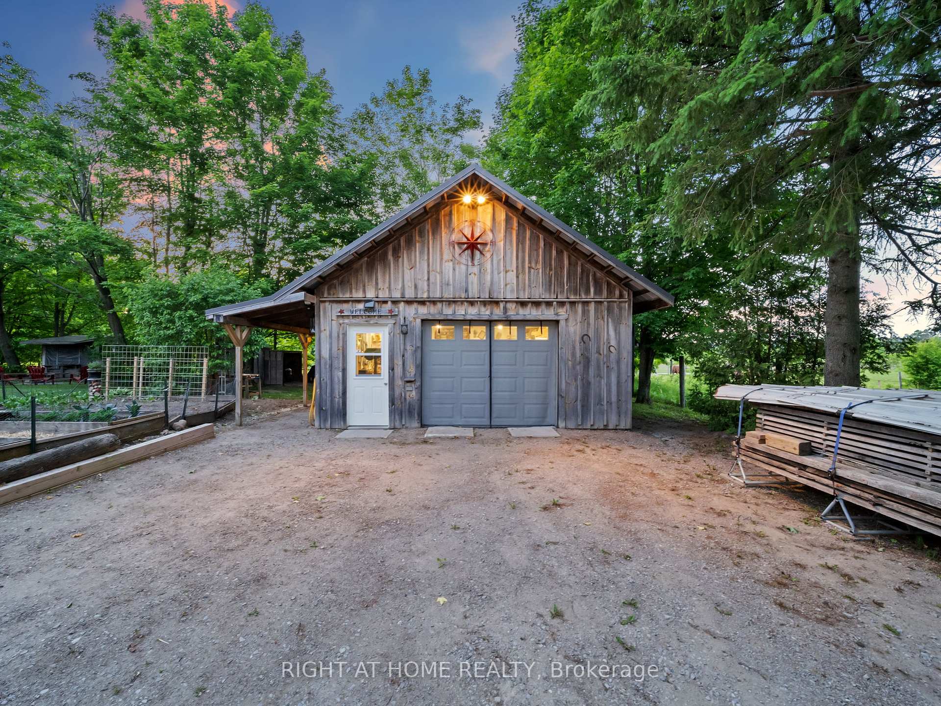 Photo 30 of 1947 Russell Road, Springwater, Midhurst — HOMEH