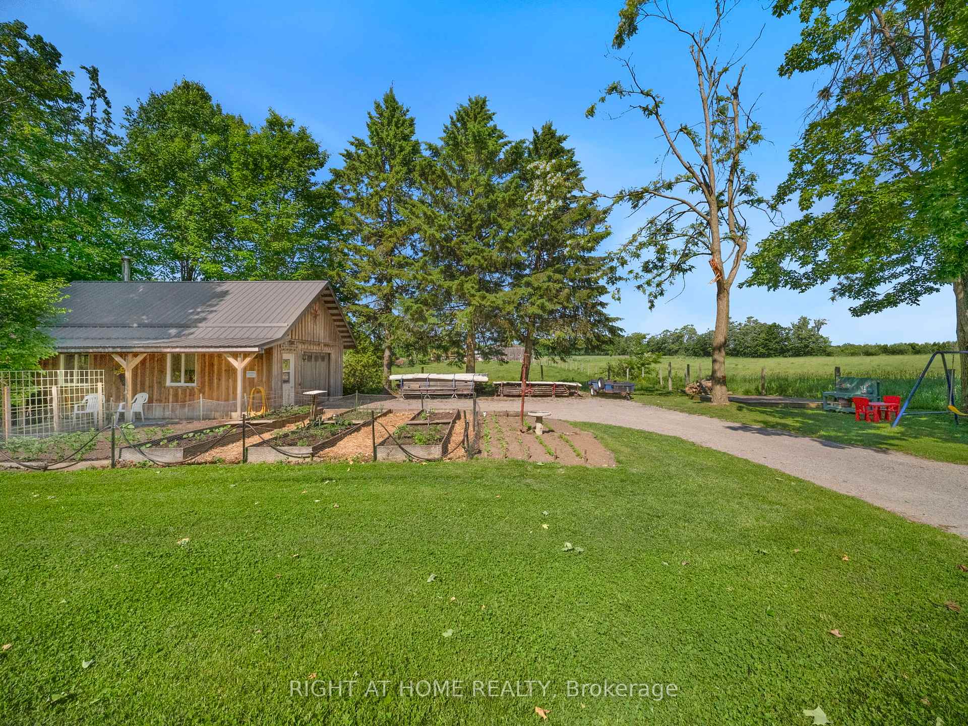 Photo 33 of 1947 Russell Road, Springwater, Midhurst — HOMEH