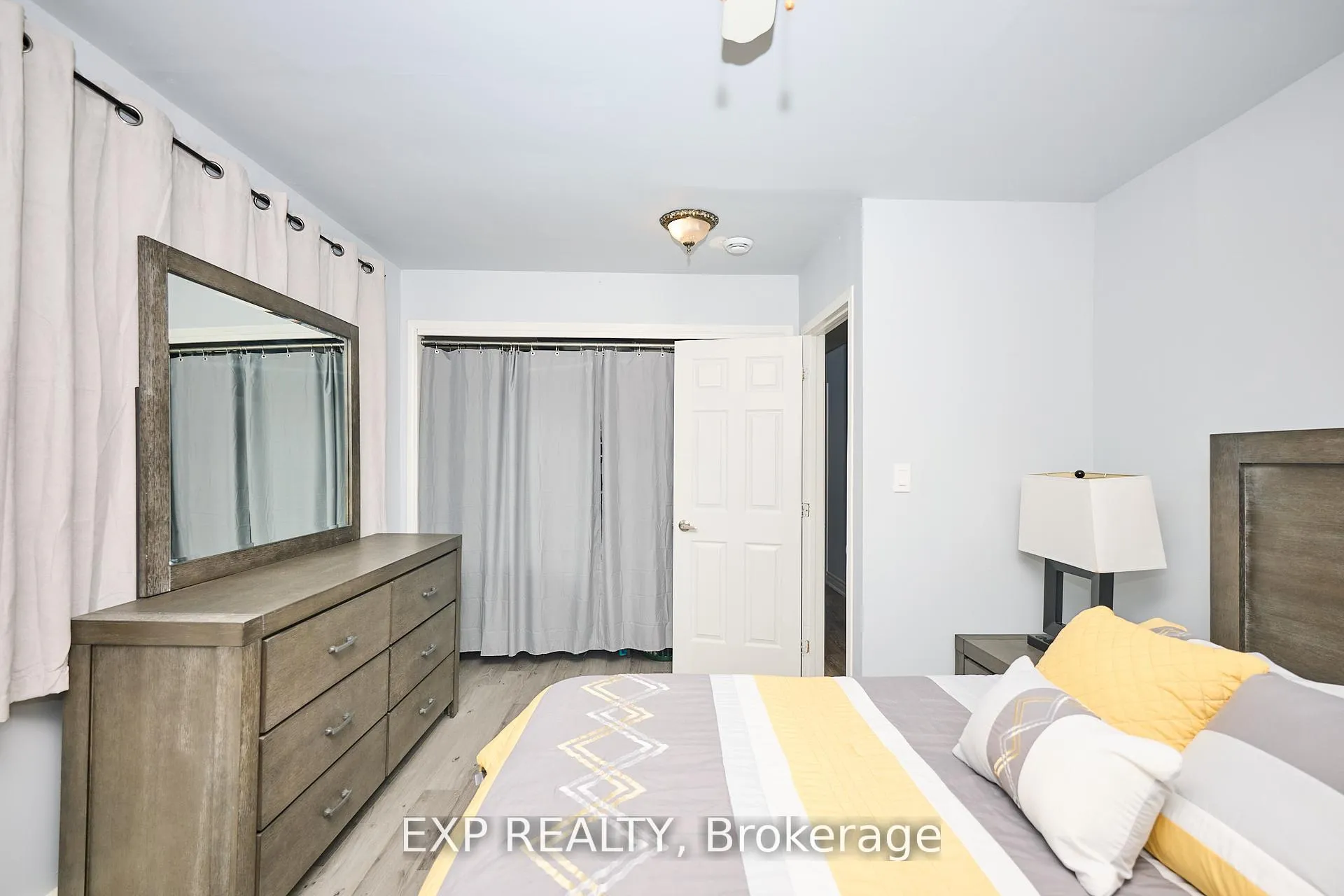 Photo 5 of 31 Woodrow Street, St. Catharines, Secord Woods — HOMEH