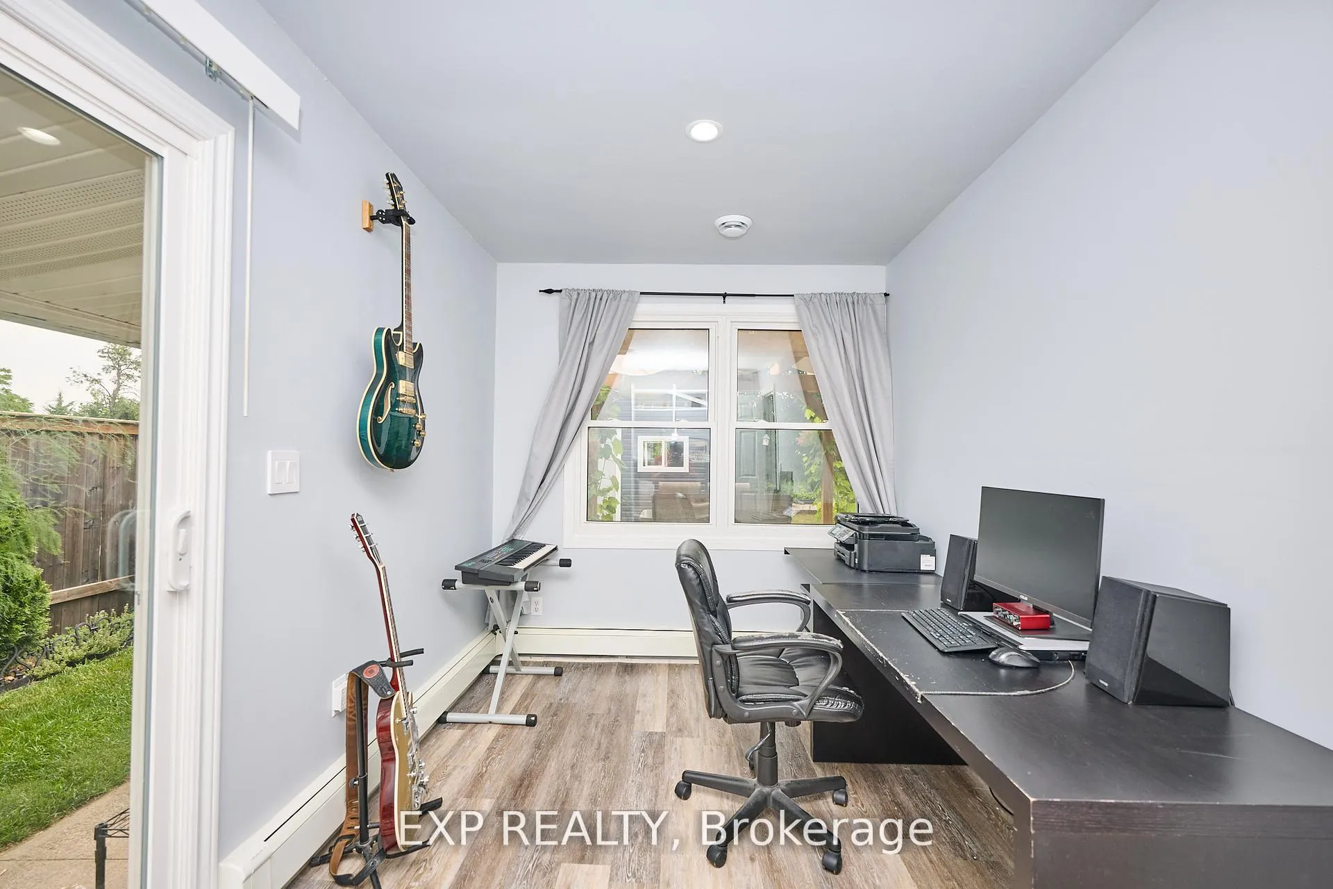 Photo 6 of 31 Woodrow Street, St. Catharines, Secord Woods — HOMEH