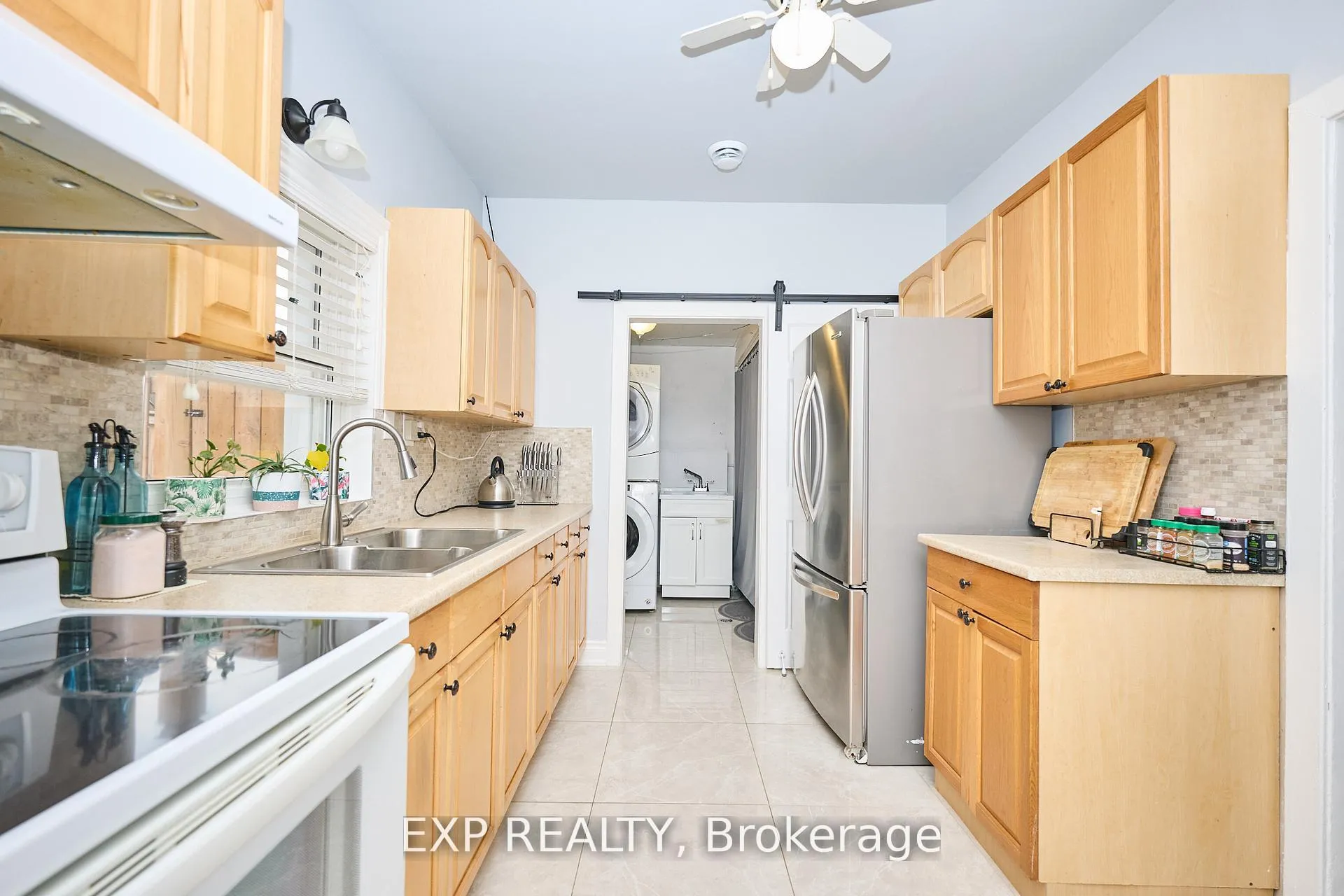 Photo 9 of 31 Woodrow Street, St. Catharines, Secord Woods — HOMEH