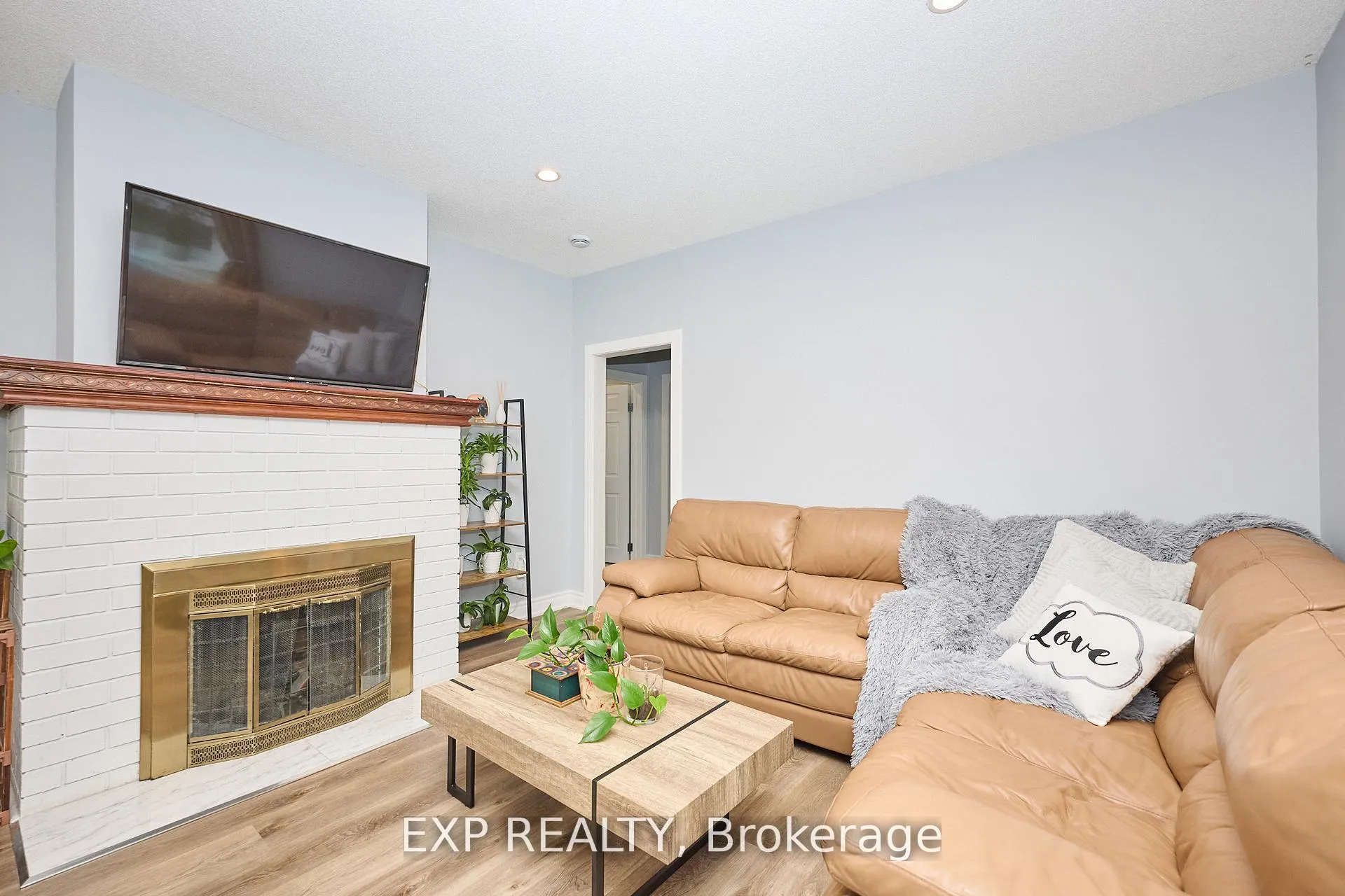 Photo 10 of 31 Woodrow Street, St. Catharines, Secord Woods — HOMEH