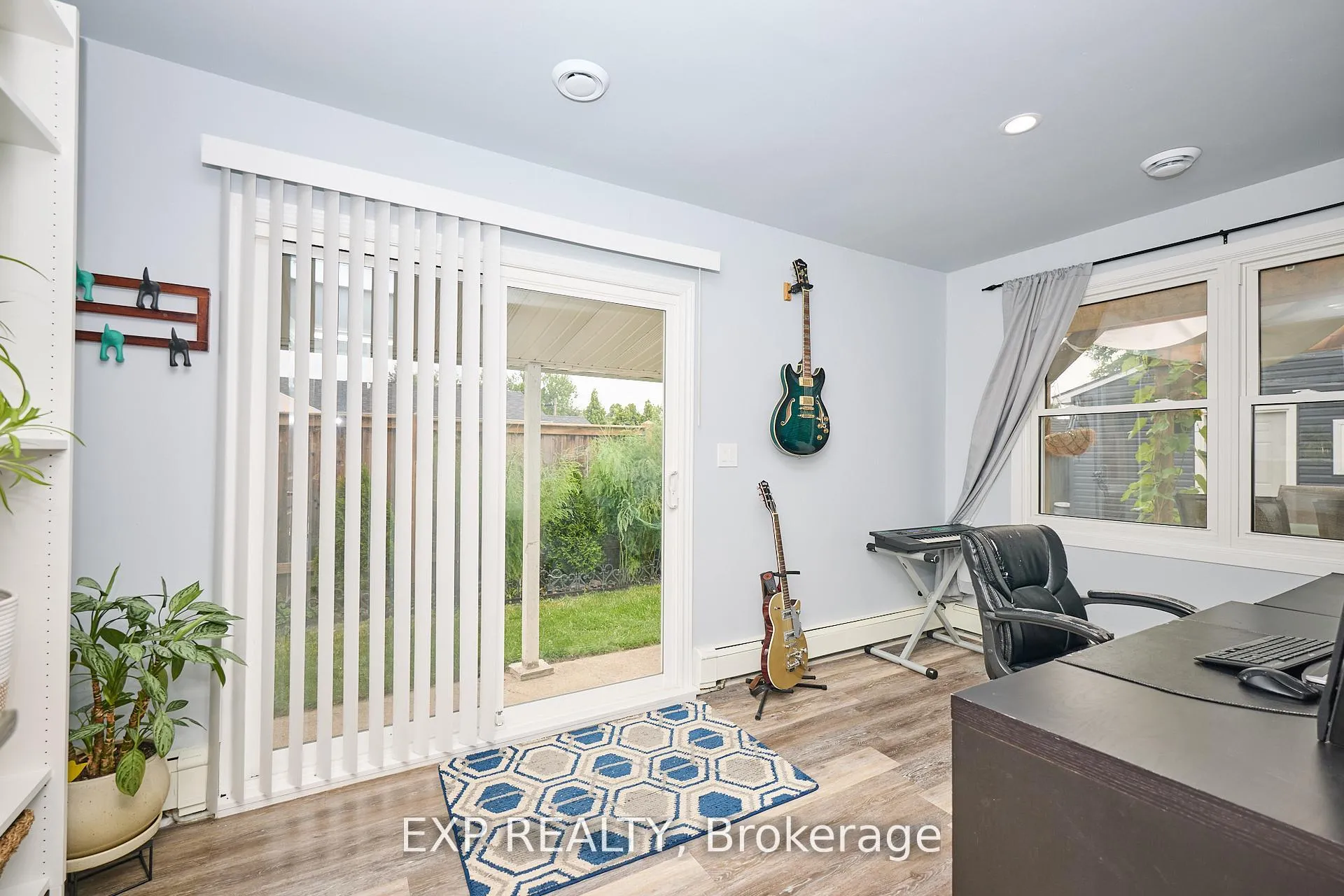 Photo 11 of 31 Woodrow Street, St. Catharines, Secord Woods — HOMEH