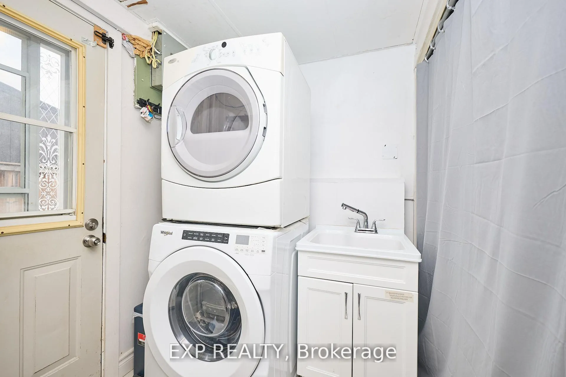 Photo 14 of 31 Woodrow Street, St. Catharines, Secord Woods — HOMEH